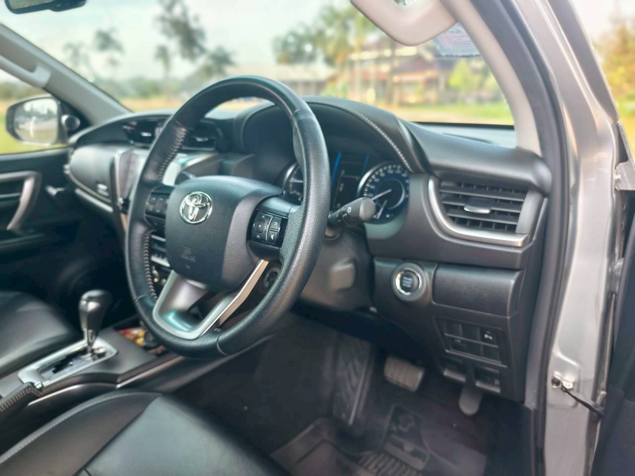 Toyota Fortuner 2.4 V SUV AT 2021