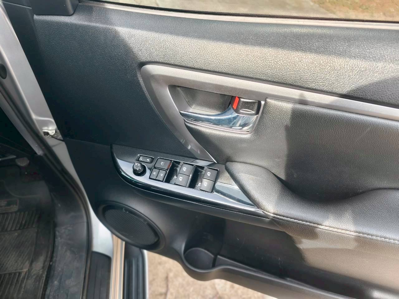 Toyota Fortuner 2.4 V SUV AT 2021