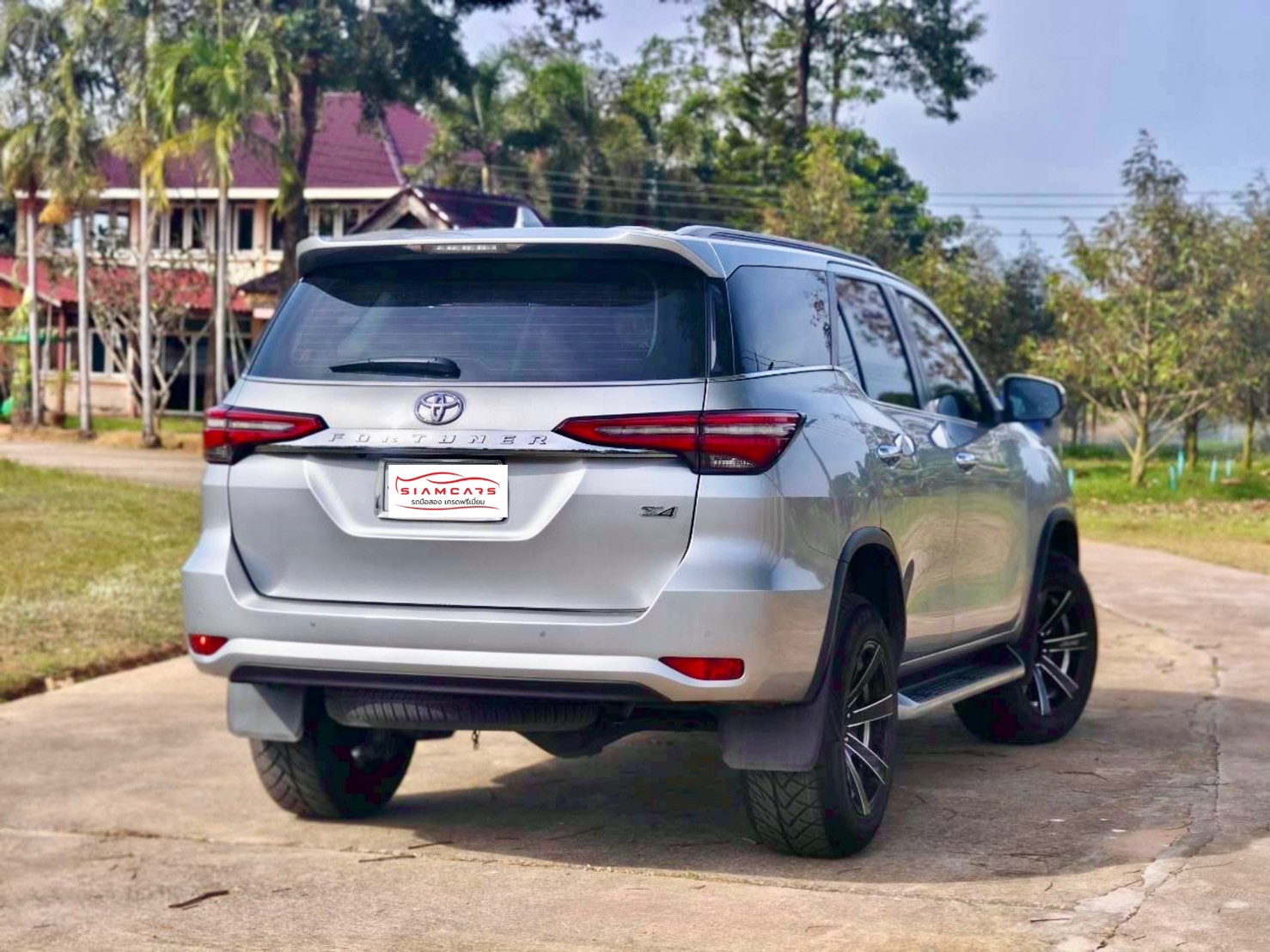 Toyota Fortuner 2.4 V SUV AT 2021