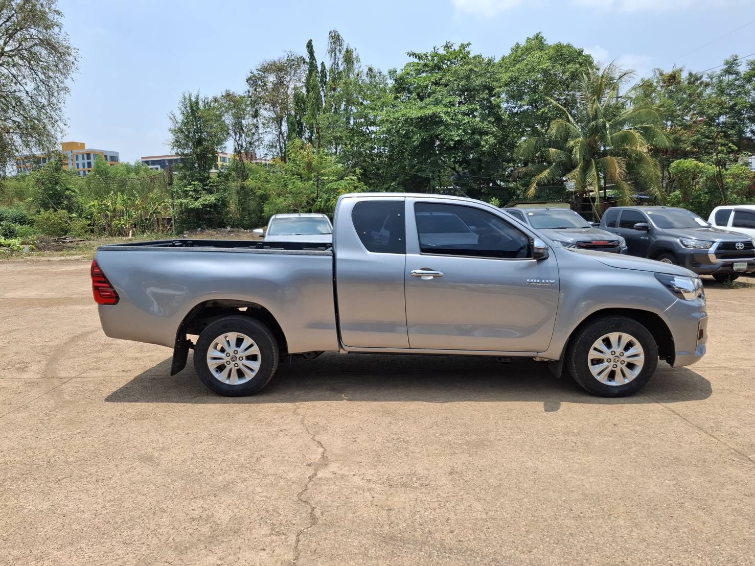 Toyota Hilux Revo Smart Cab 2.4 J Plus MT 2019
