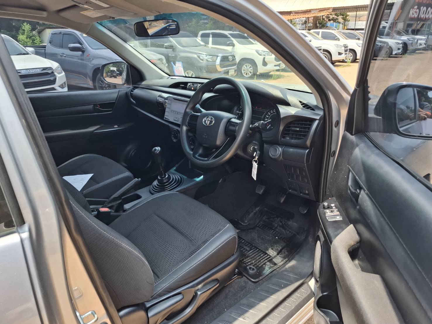 Toyota Hilux Revo Smart Cab 2.4 J Plus MT 2019