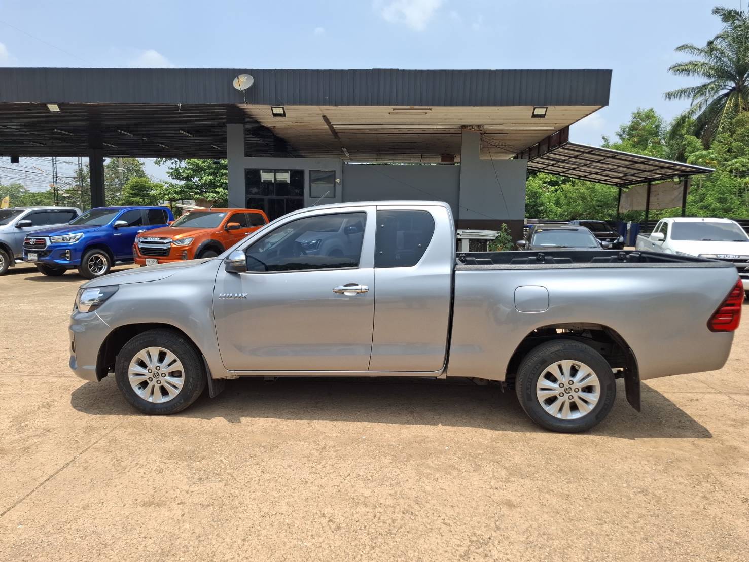 Toyota Hilux Revo Smart Cab 2.4 J Plus MT 2019