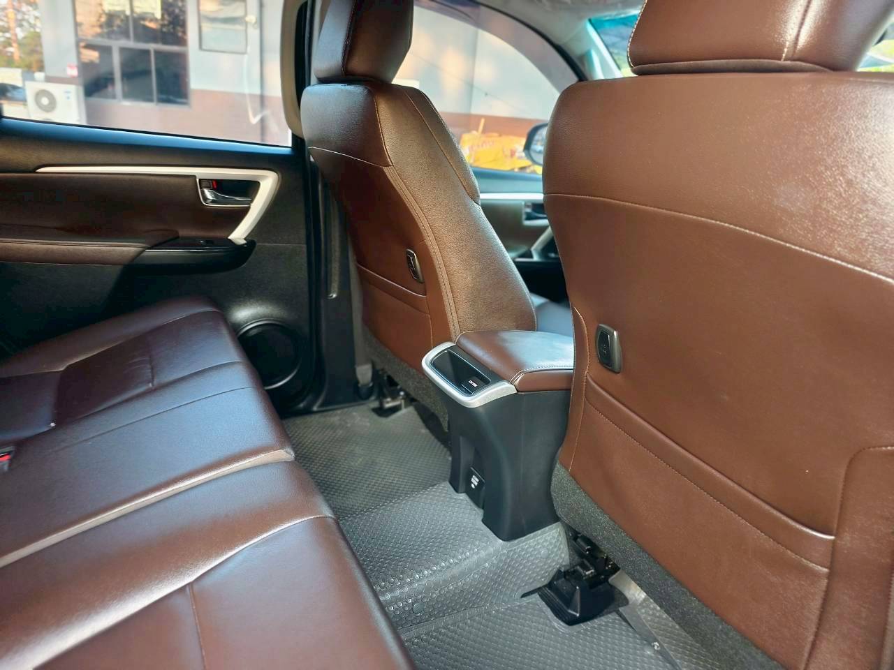 Toyota Fortuner 2.4 V SUV AT 2018