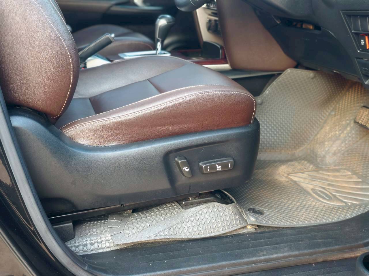 Toyota Fortuner 2.4 V SUV AT 2018