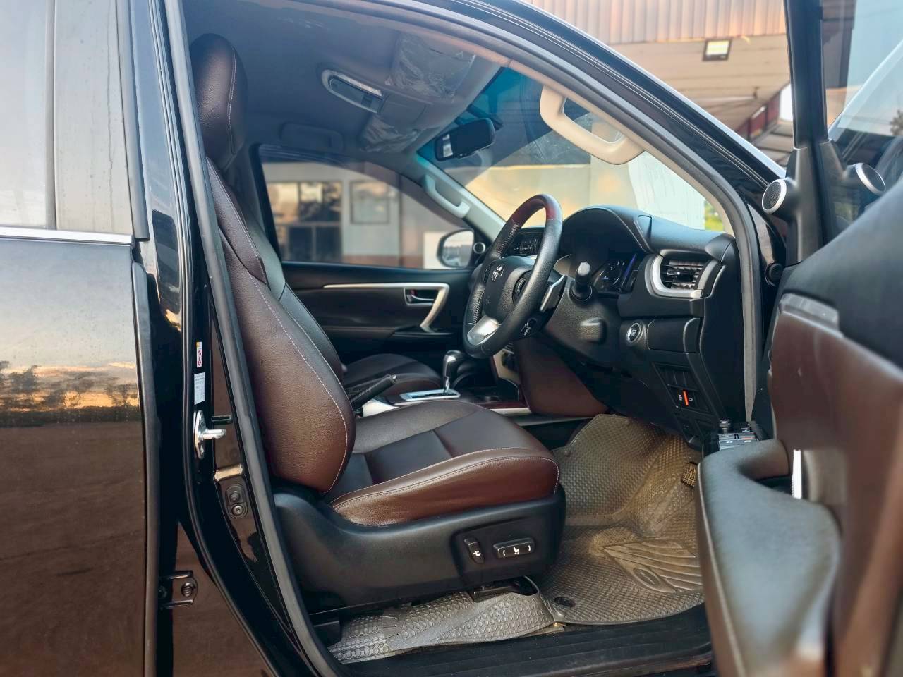 Toyota Fortuner 2.4 V SUV AT 2018