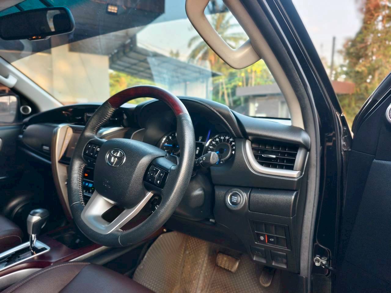 Toyota Fortuner 2.4 V SUV AT 2018