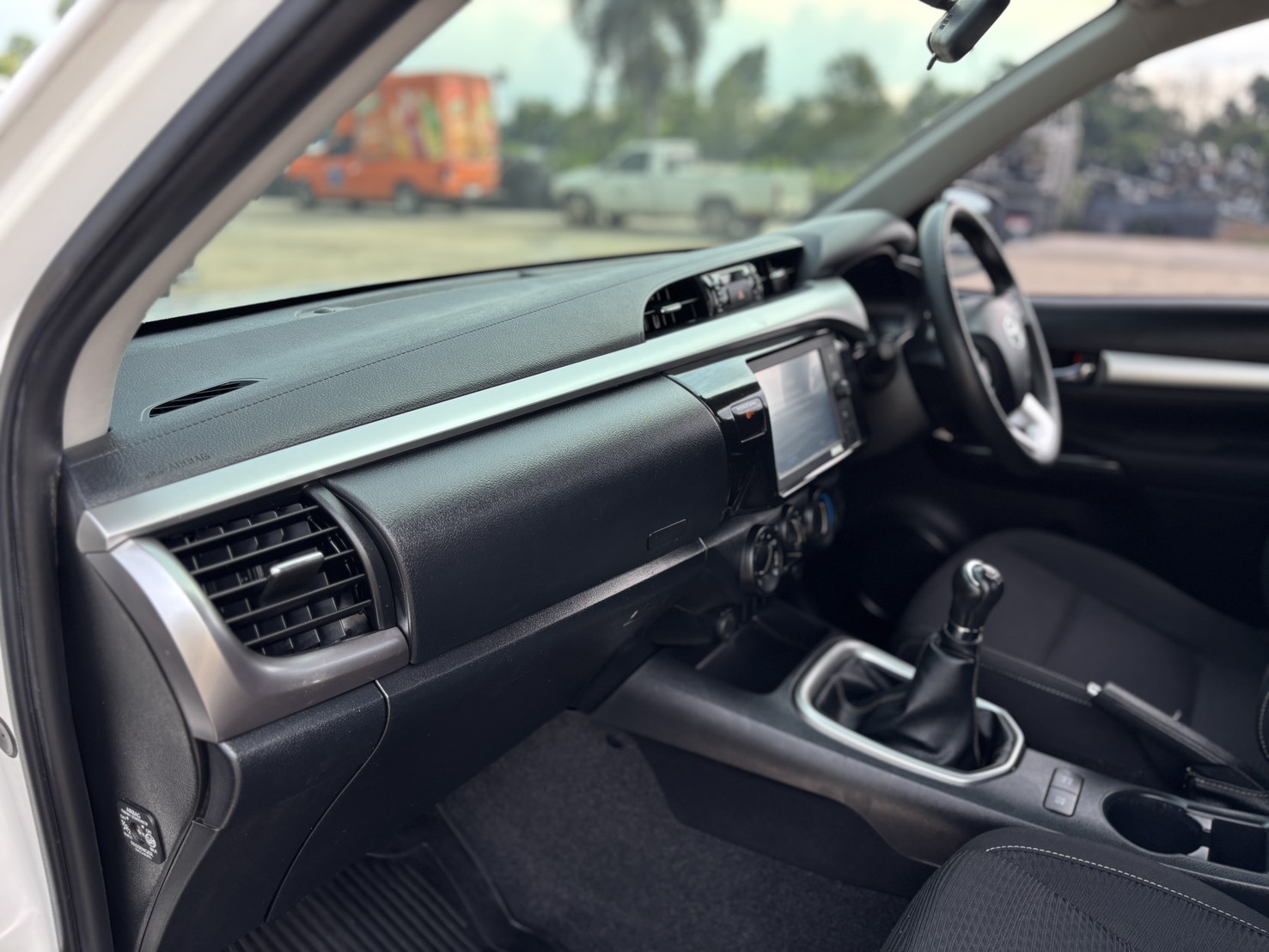 Toyota Hilux Revo Smart Cab 2.4 Mid Z Edition MT 2020