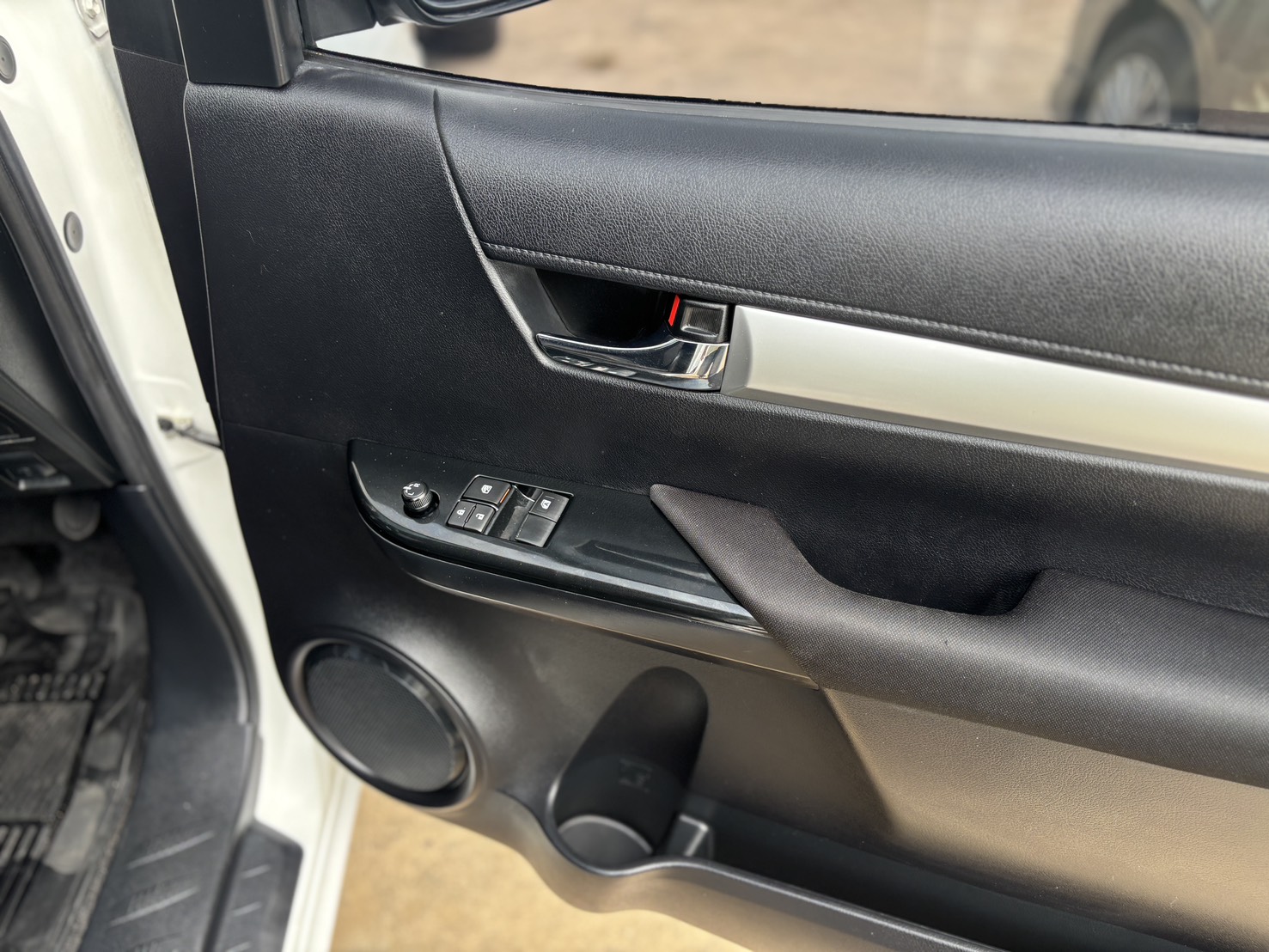 Toyota Hilux Revo Smart Cab 2.4 Mid Z Edition MT 2020