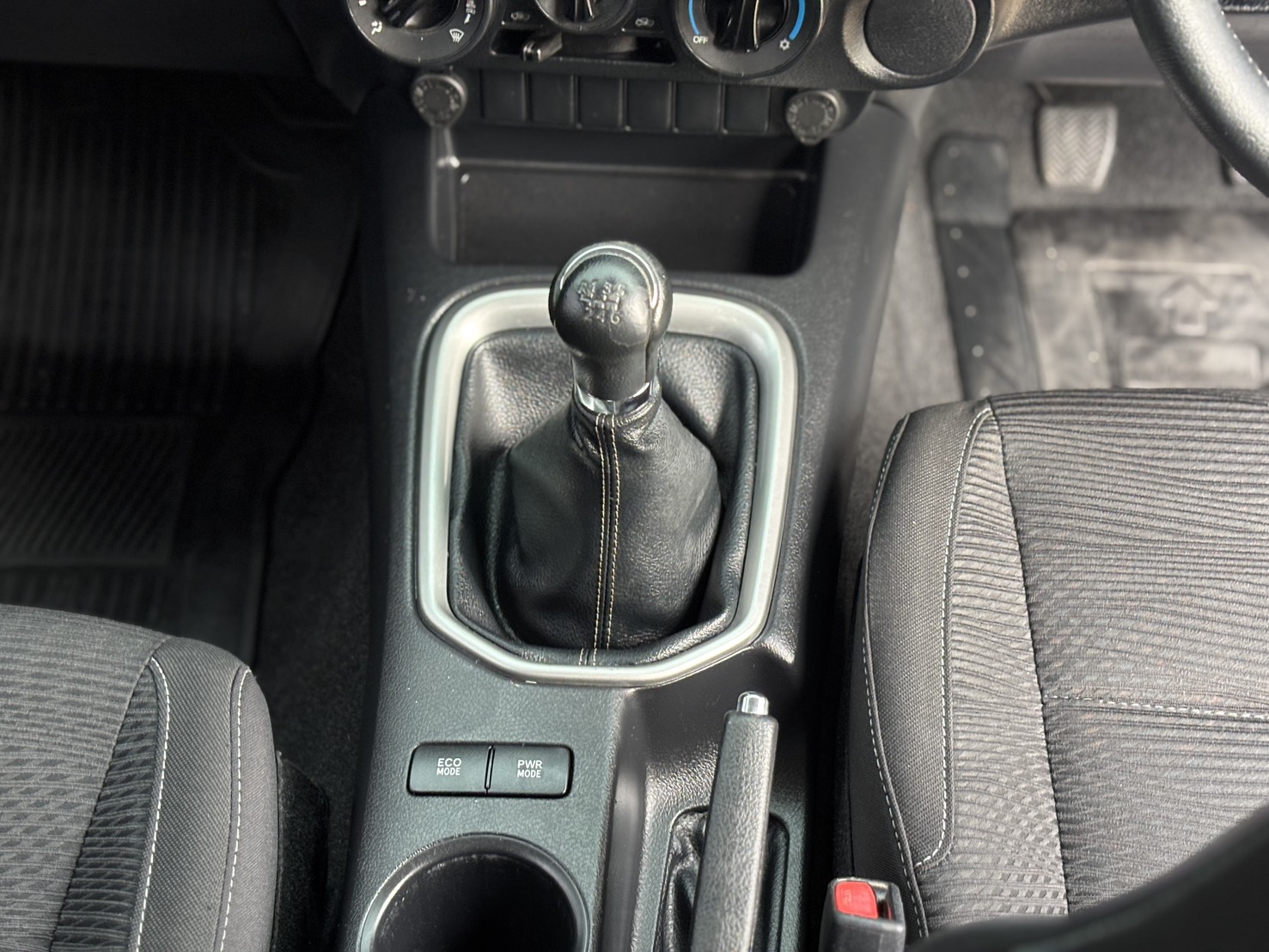 Toyota Hilux Revo Smart Cab 2.4 Mid Z Edition MT 2020