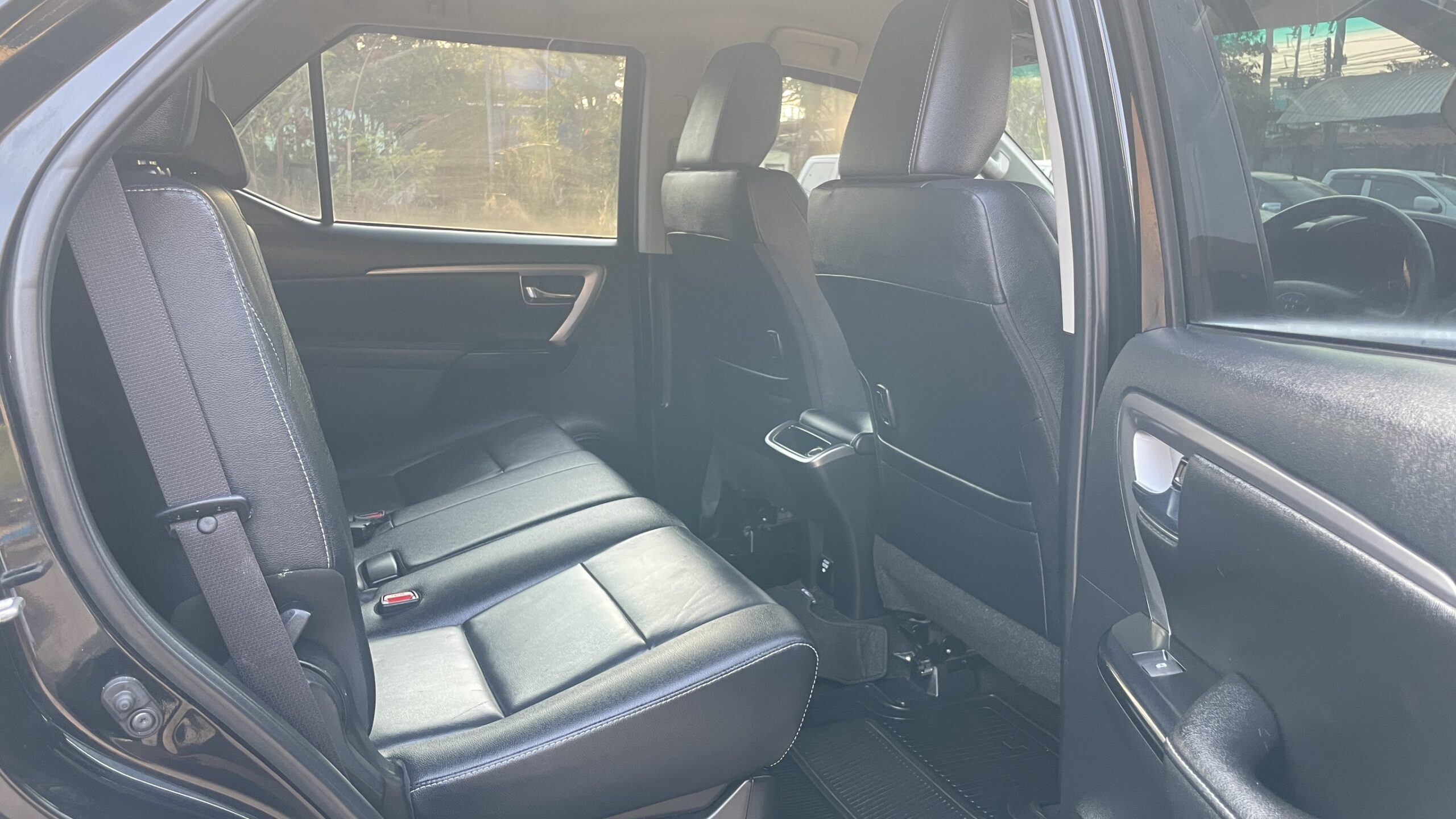 Toyota Fortuner 2.4 Leader V SUV AT 2022
