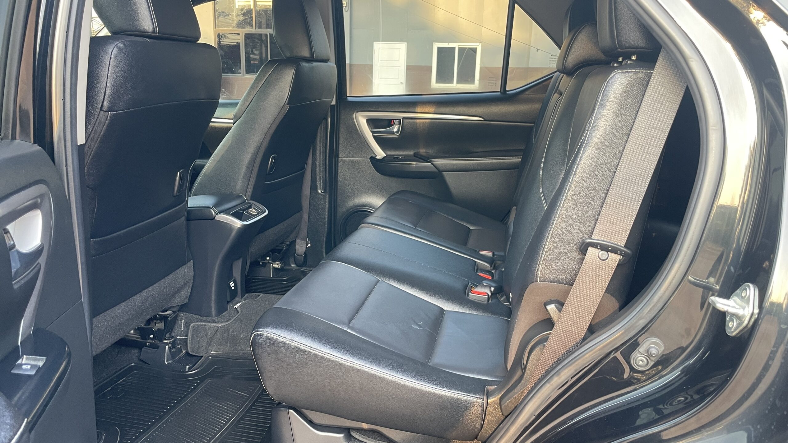 Toyota Fortuner 2.4 Leader V SUV AT 2022