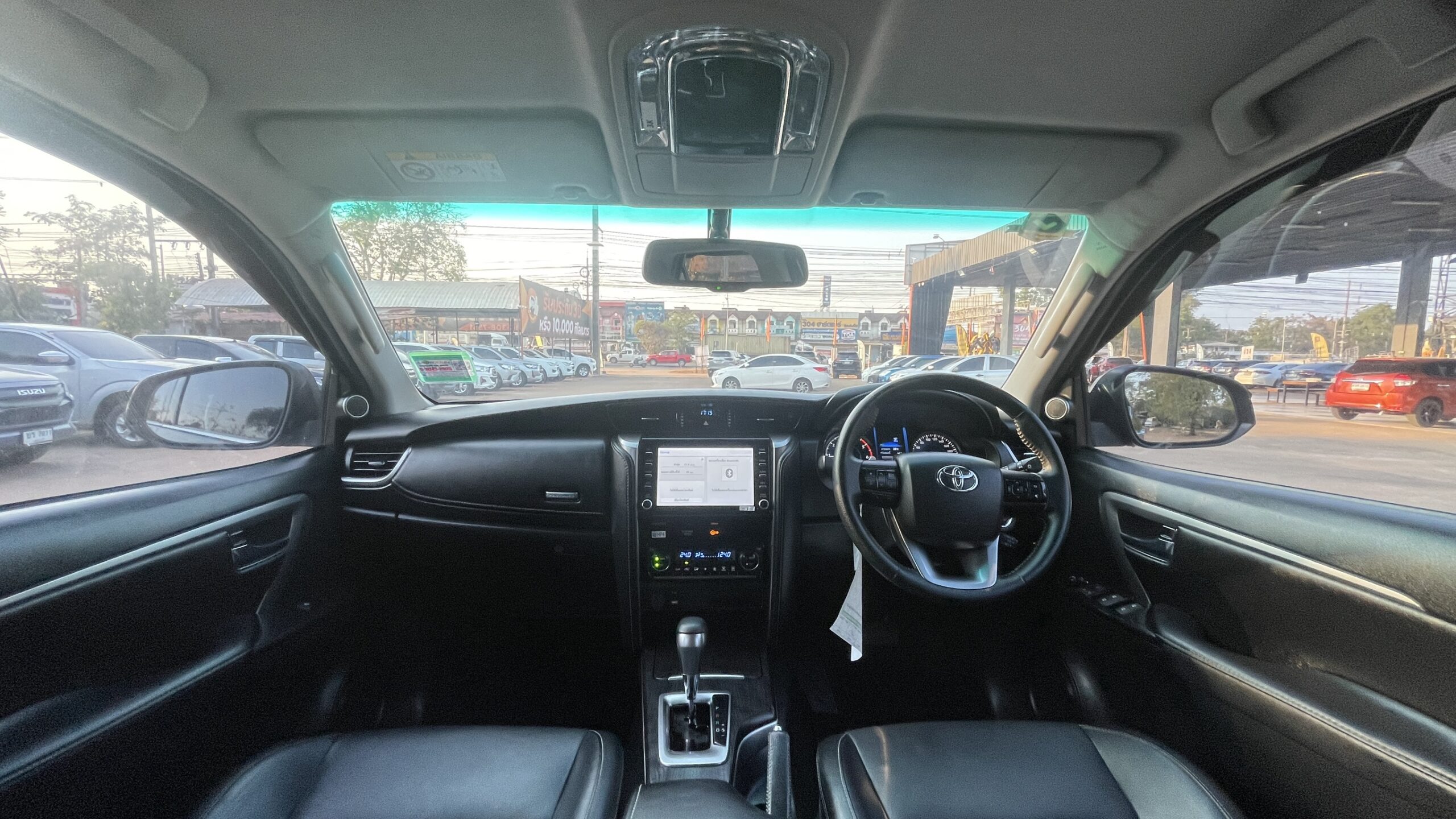Toyota Fortuner 2.4 Leader V SUV AT 2022