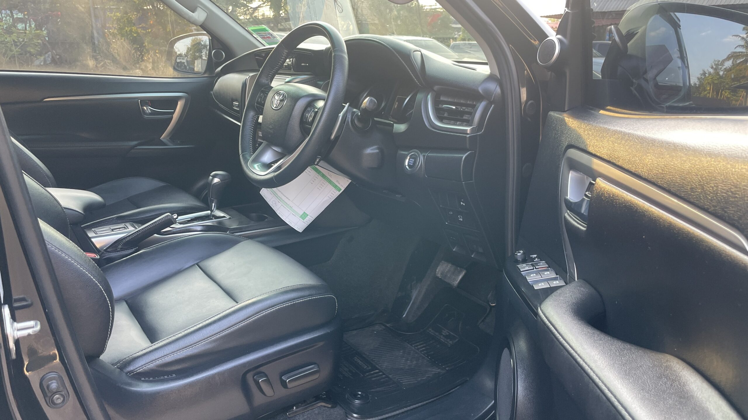 Toyota Fortuner 2.4 Leader V SUV AT 2022