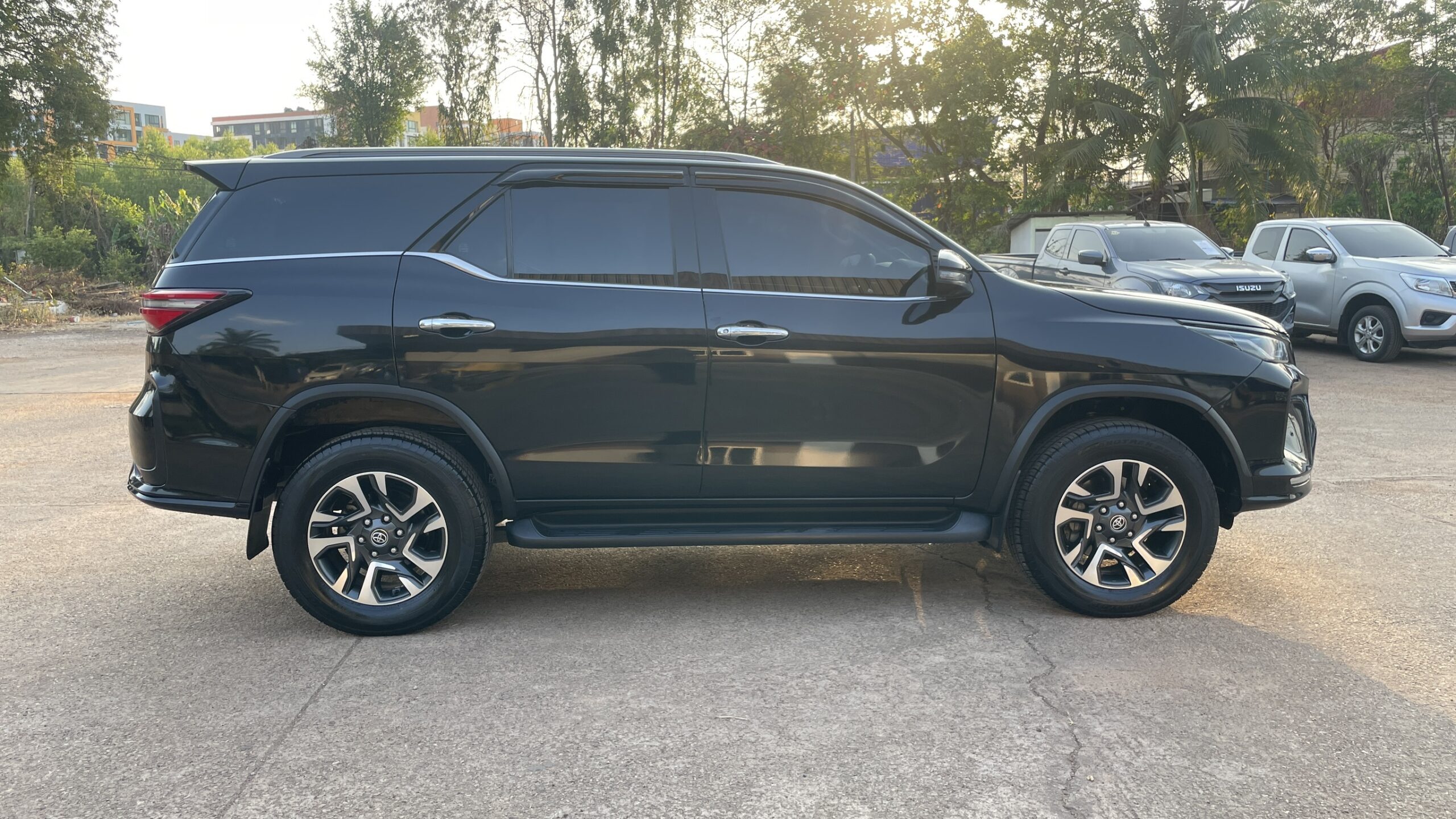 Toyota Fortuner 2.4 Leader V SUV AT 2022