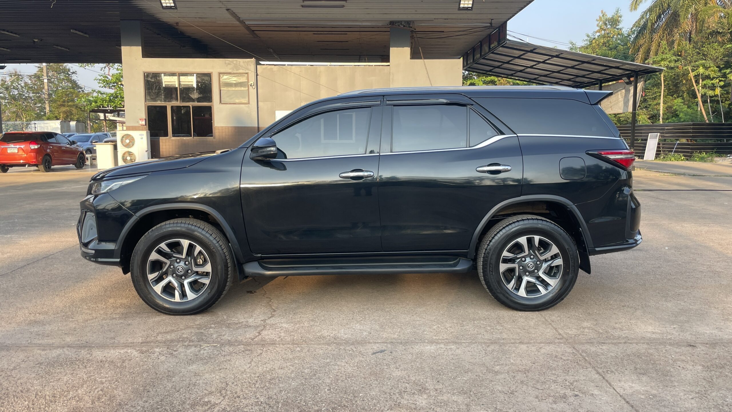 Toyota Fortuner 2.4 Leader V SUV AT 2022