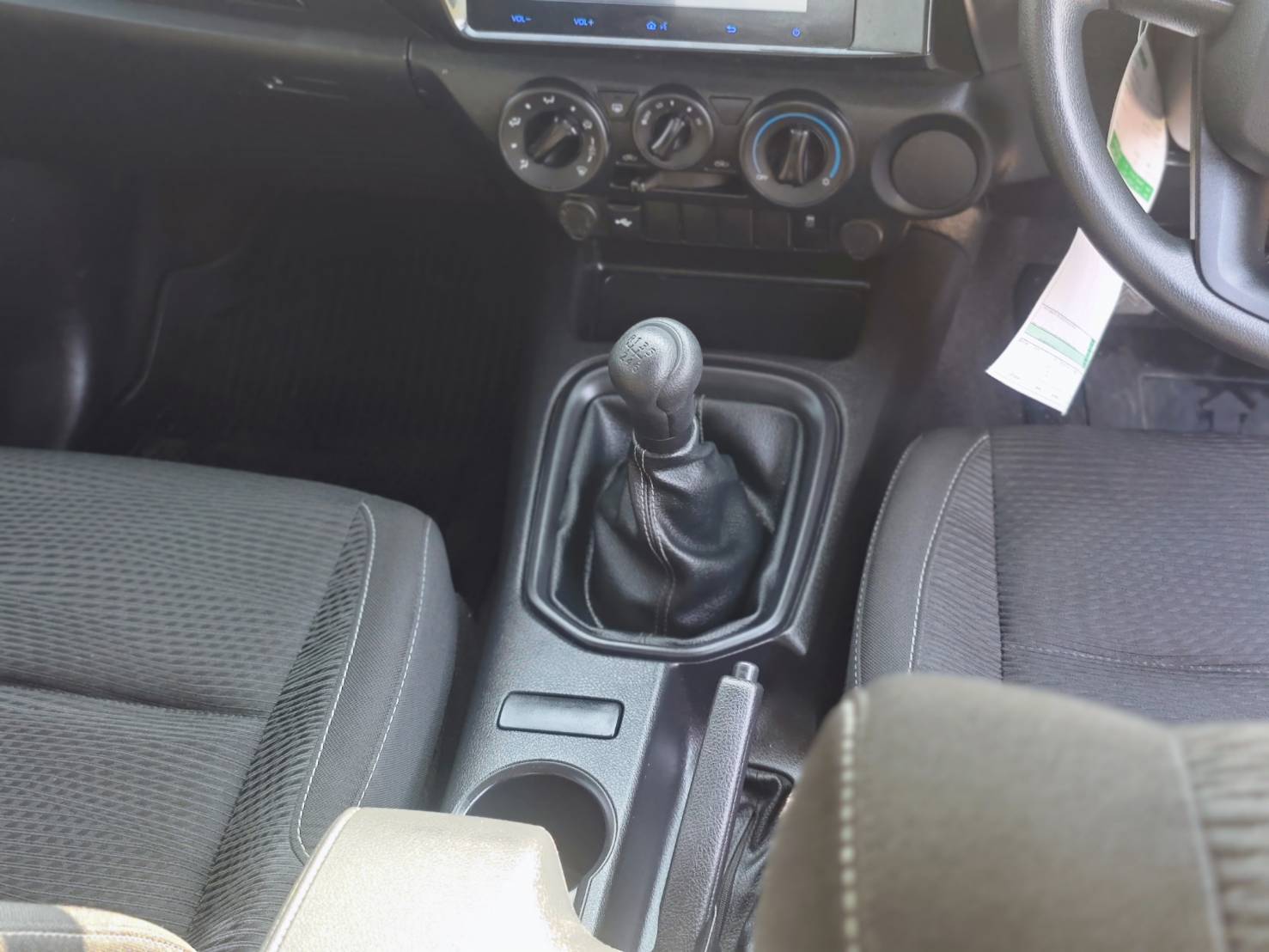 Toyota Hilux Revo Smart Cab 2.4 ENTRY Z Edition MT 2024