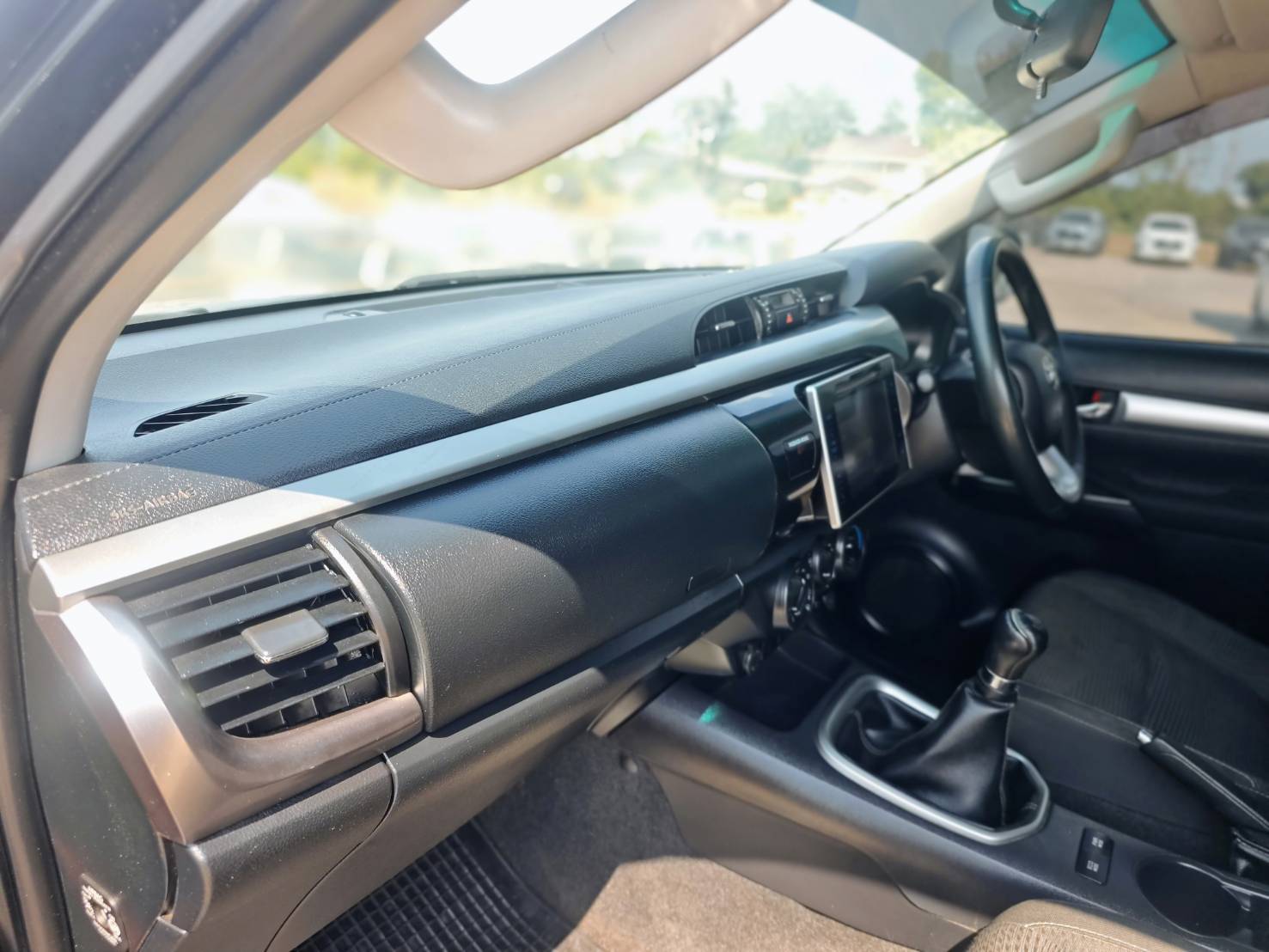 Toyota Hilux Revo Smart Cab 2.4 E Plus Prerunner MT 2019