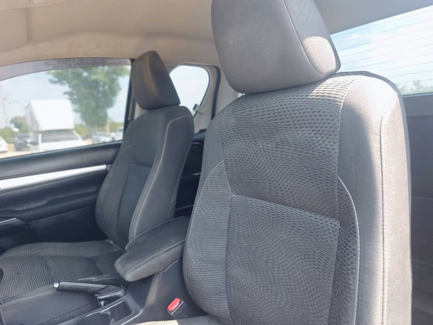 Toyota Hilux Revo Smart Cab 2.4 E Plus Prerunner MT 2019