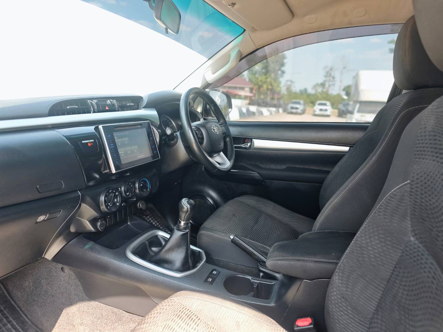 Toyota Hilux Revo Smart Cab 2.4 E Plus Prerunner MT 2019