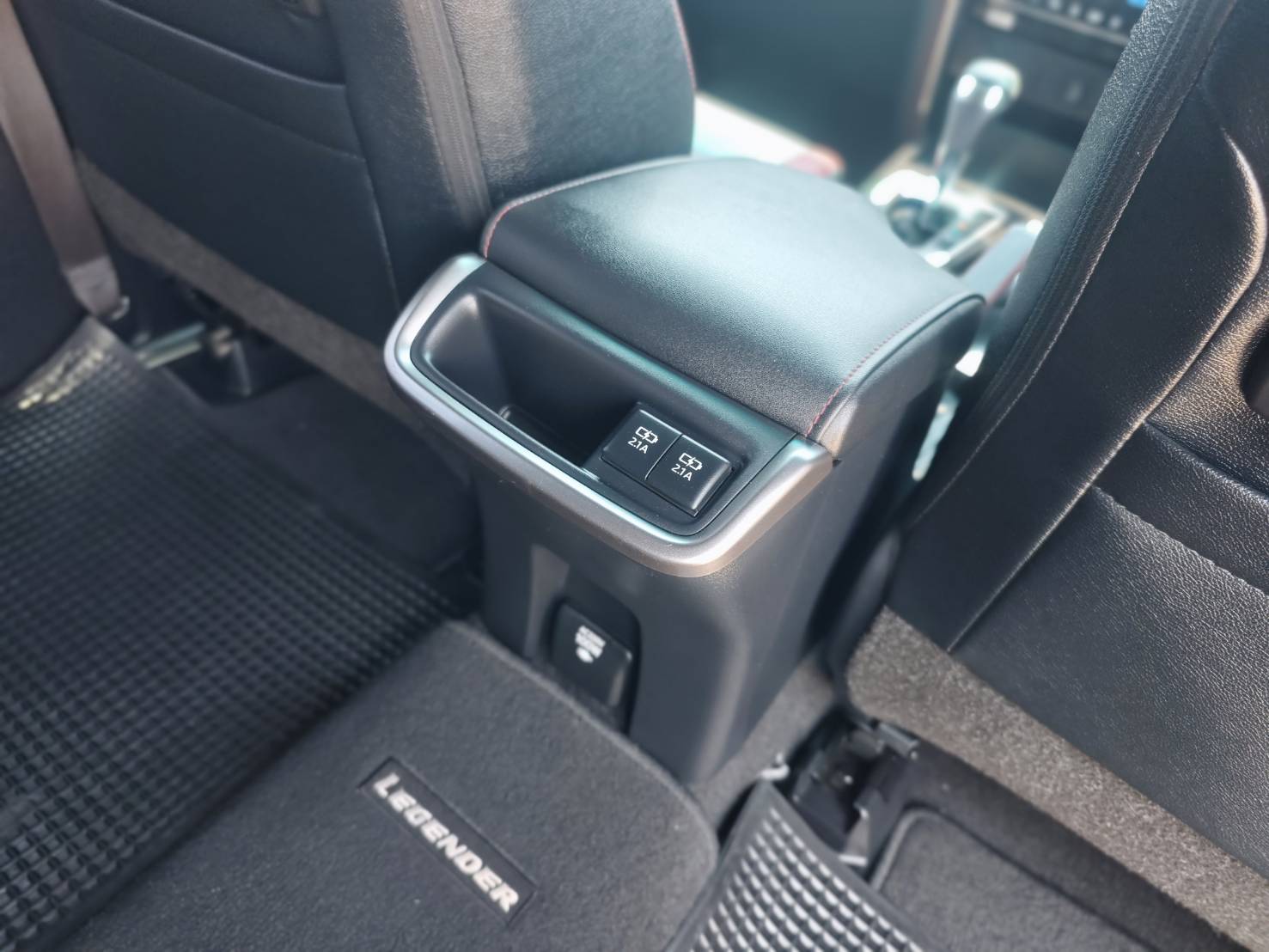 Toyota Fortuner 2.4 Leader 4WD SUV AT 2021