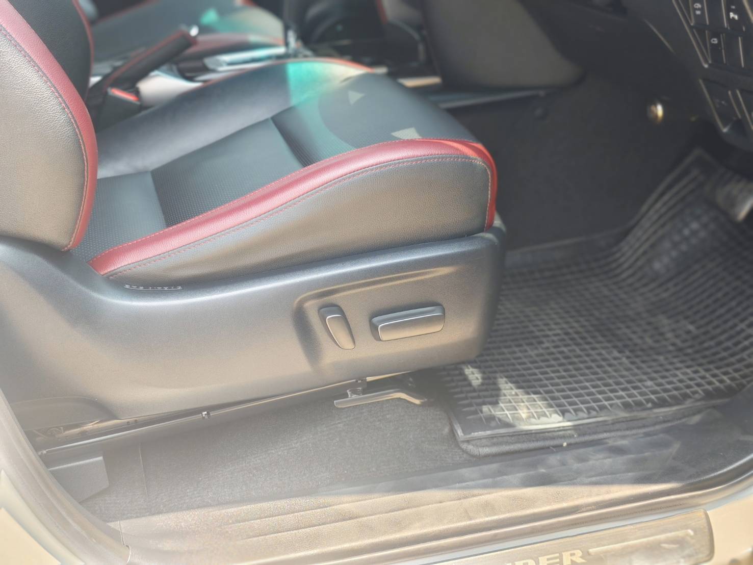 Toyota Fortuner 2.4 Leader 4WD SUV AT 2021
