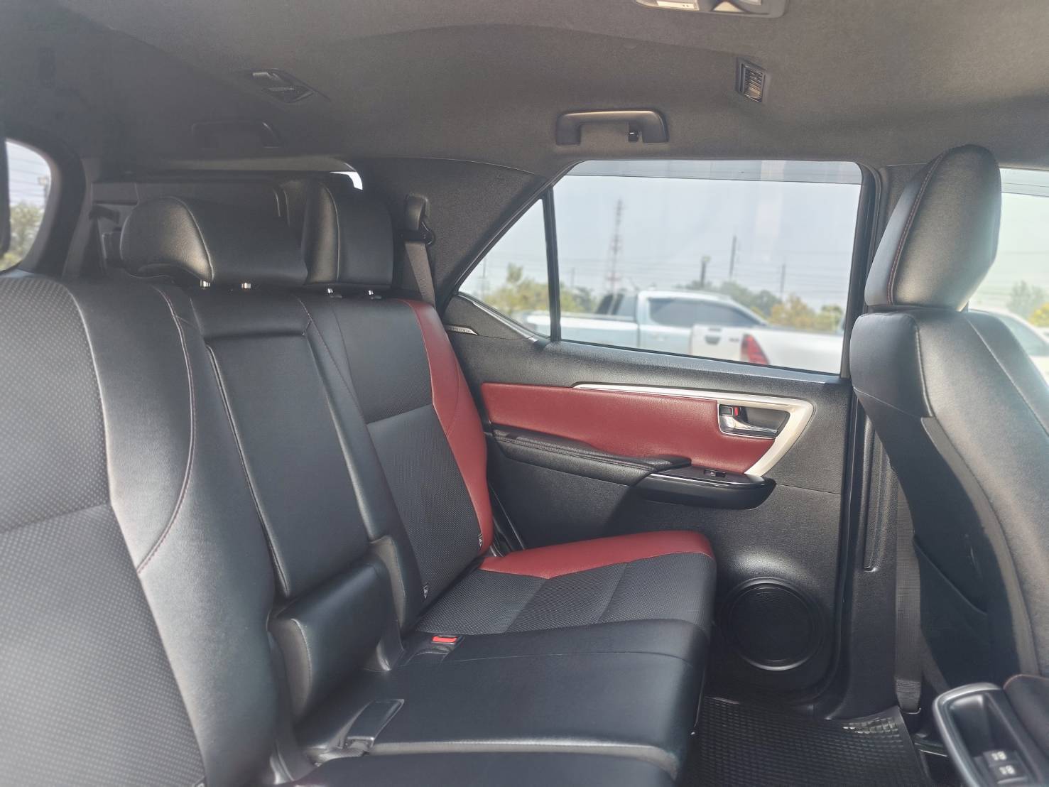 Toyota Fortuner 2.4 Leader 4WD SUV AT 2021