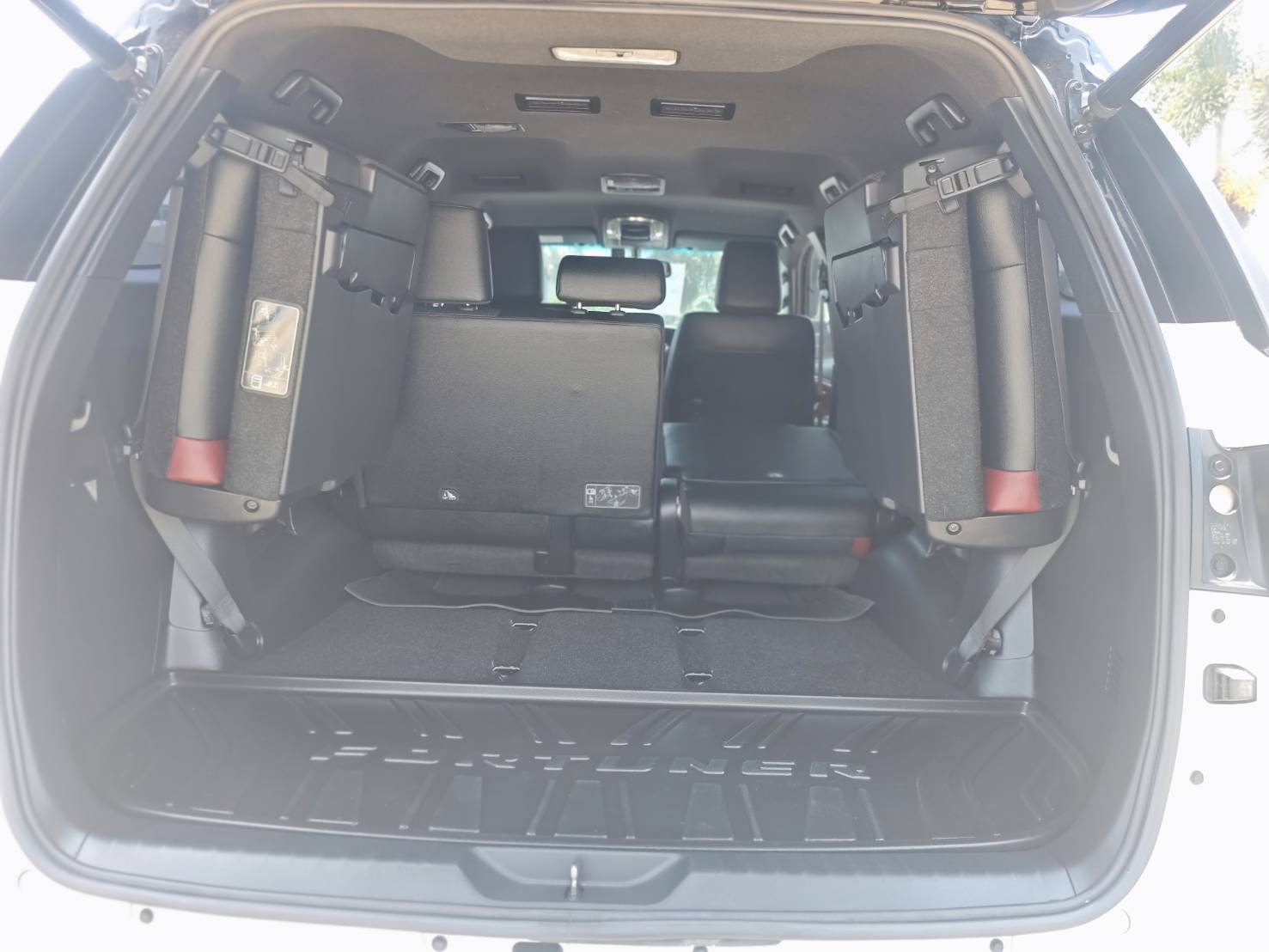 Toyota Fortuner 2.4 Leader 4WD SUV AT 2021
