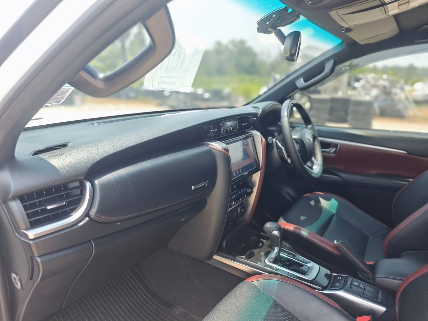 Toyota Fortuner 2.4 Leader 4WD SUV AT 2021