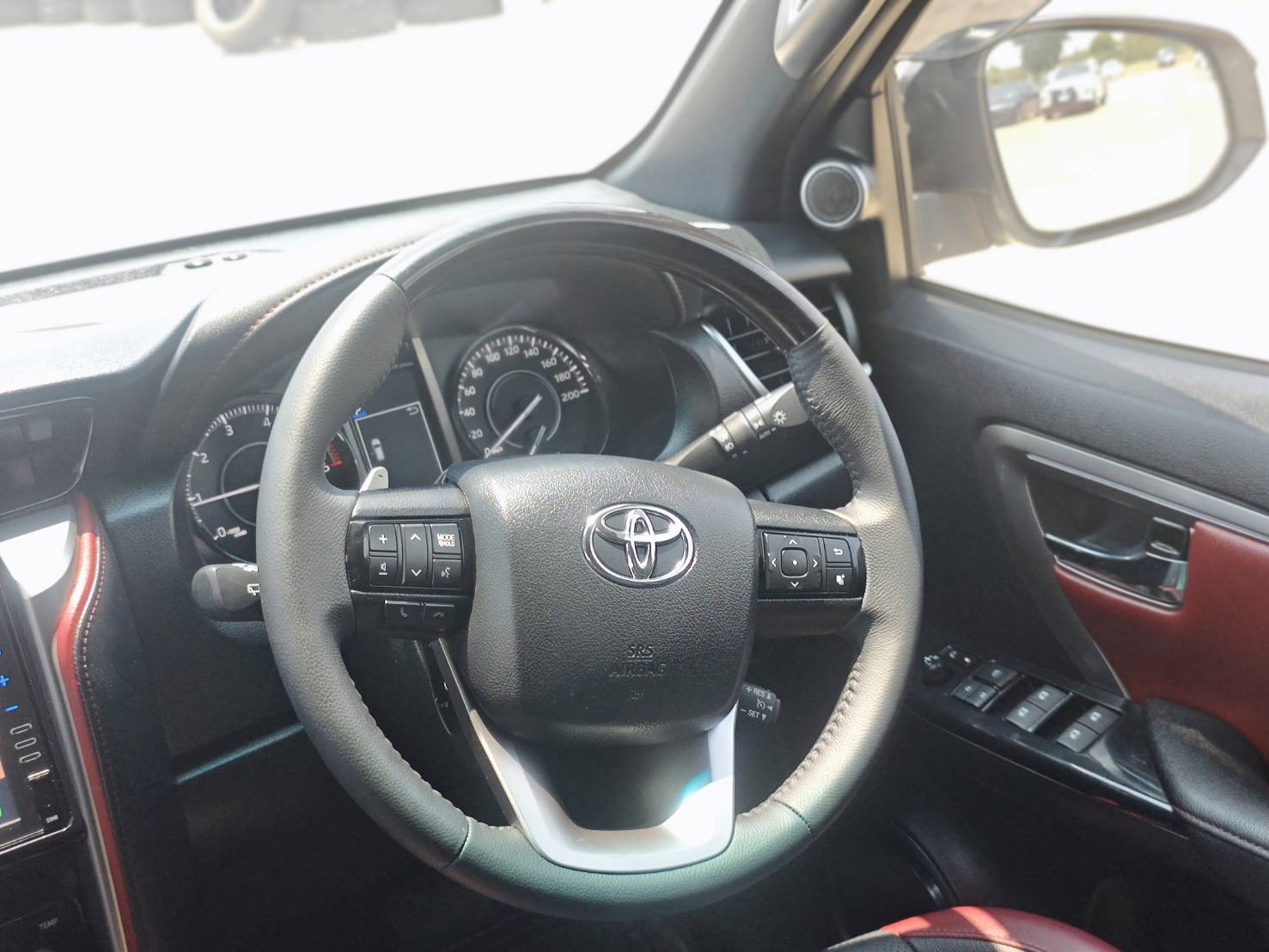 Toyota Fortuner 2.4 Leader 4WD SUV AT 2021
