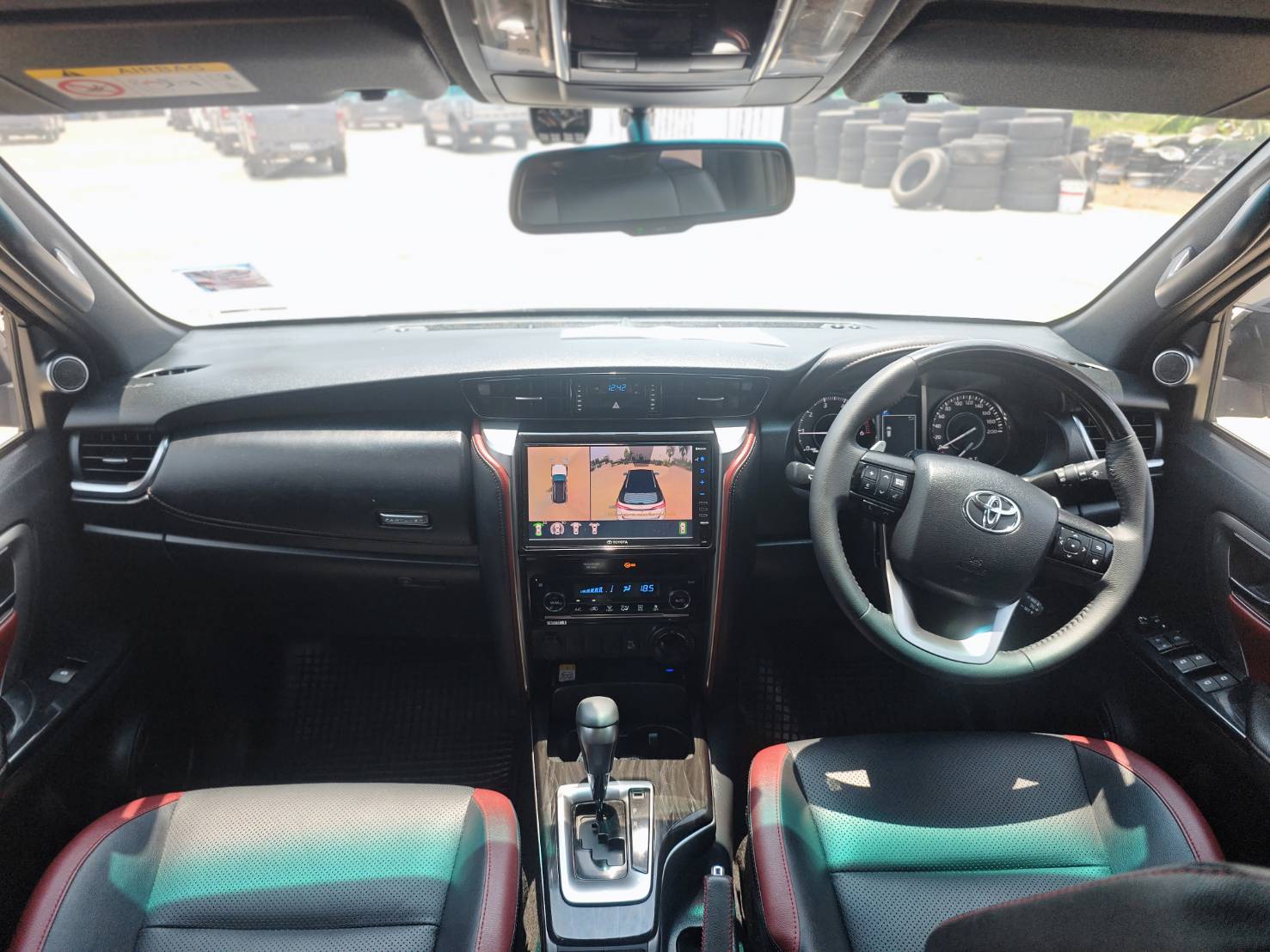 Toyota Fortuner 2.4 Leader 4WD SUV AT 2021