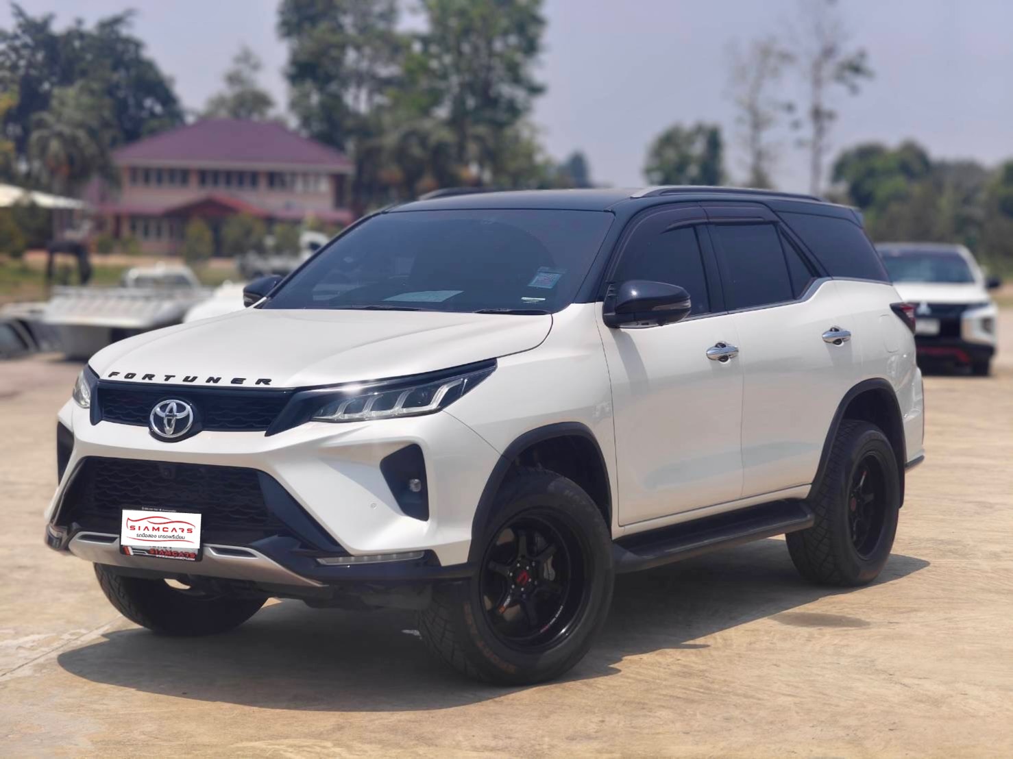 Toyota Fortuner 2.4 Leader 4WD SUV AT 2021