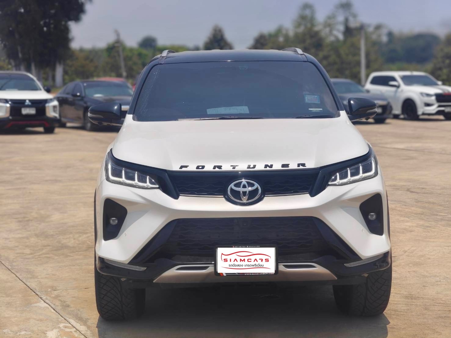 Toyota Fortuner 2.4 Leader 4WD SUV AT 2021