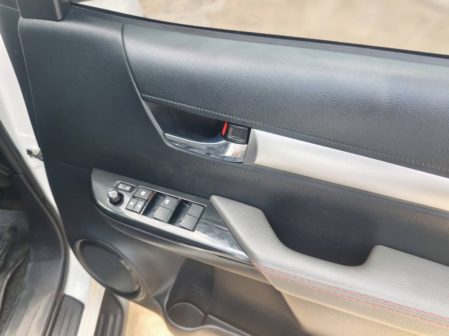 Toyota Hilux Revo Double Cab 2.4 MID Prerunner AT 2023