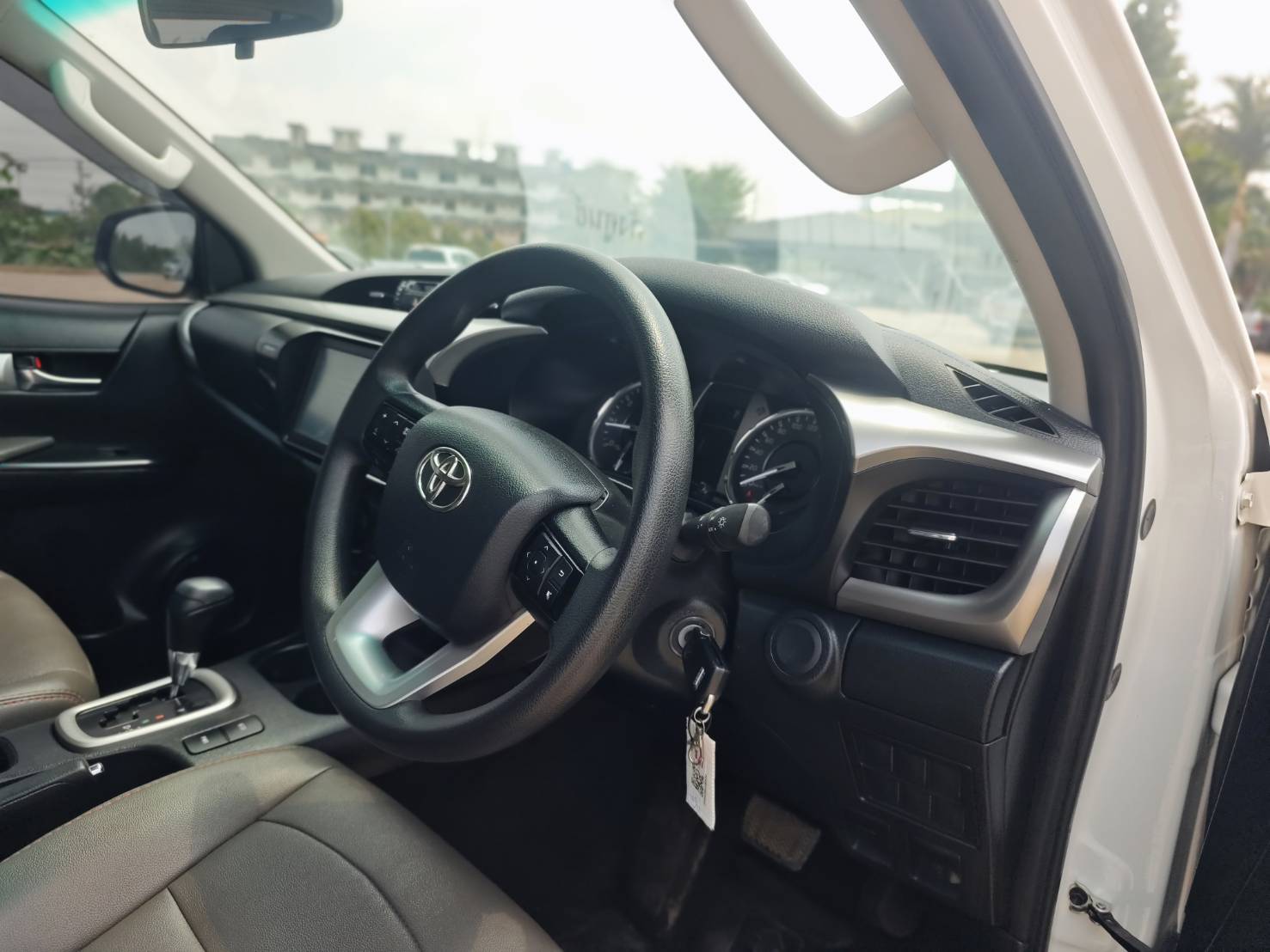 Toyota Hilux Revo Double Cab 2.4 MID Prerunner AT 2023