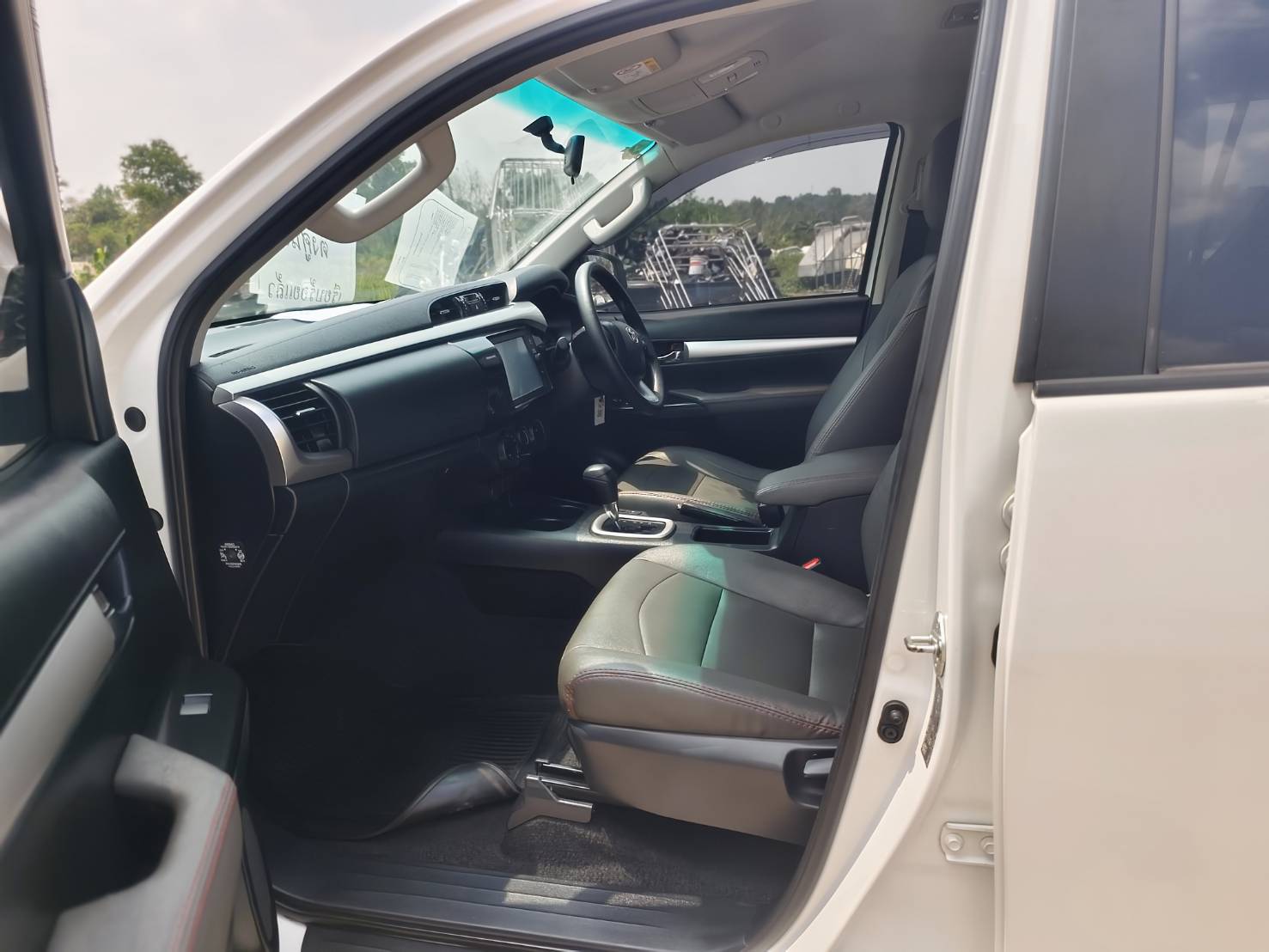 Toyota Hilux Revo Double Cab 2.4 MID Prerunner AT 2023