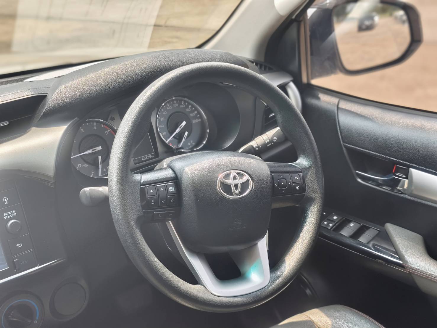 Toyota Hilux Revo Double Cab 2.4 MID Prerunner AT 2023