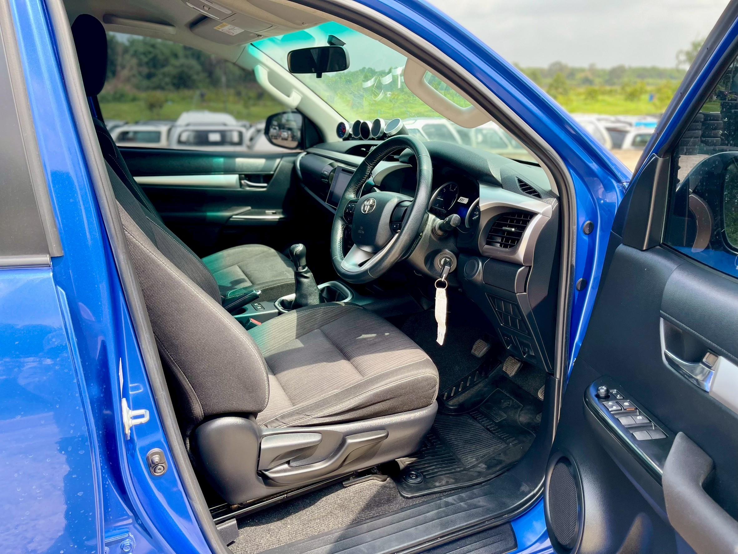 Toyota Hilux Revo Double Cab 2.4 E Plus Prerunner MT 2019
