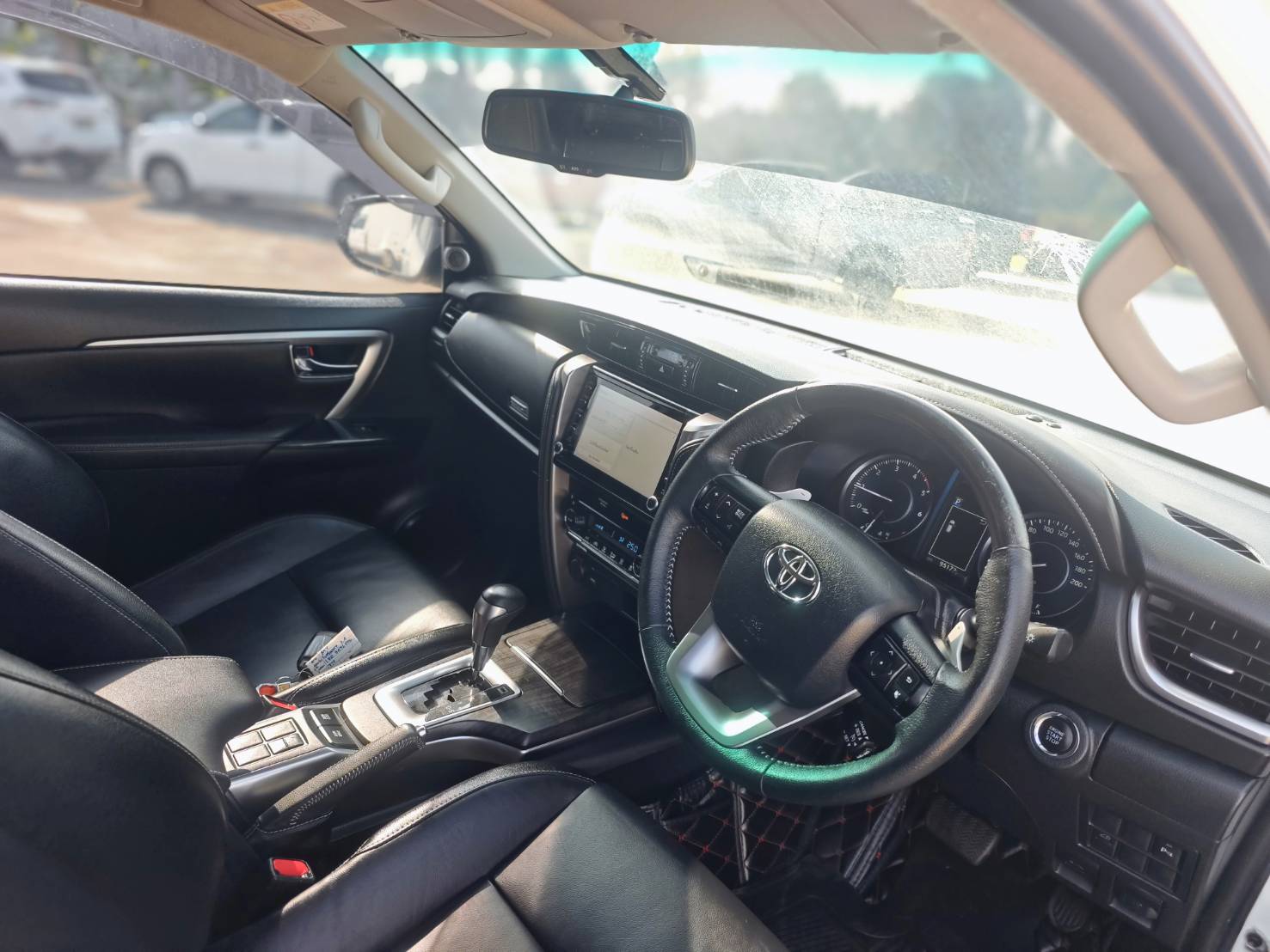 Toyota Fortuner 2.4 V SUV AT 2020
