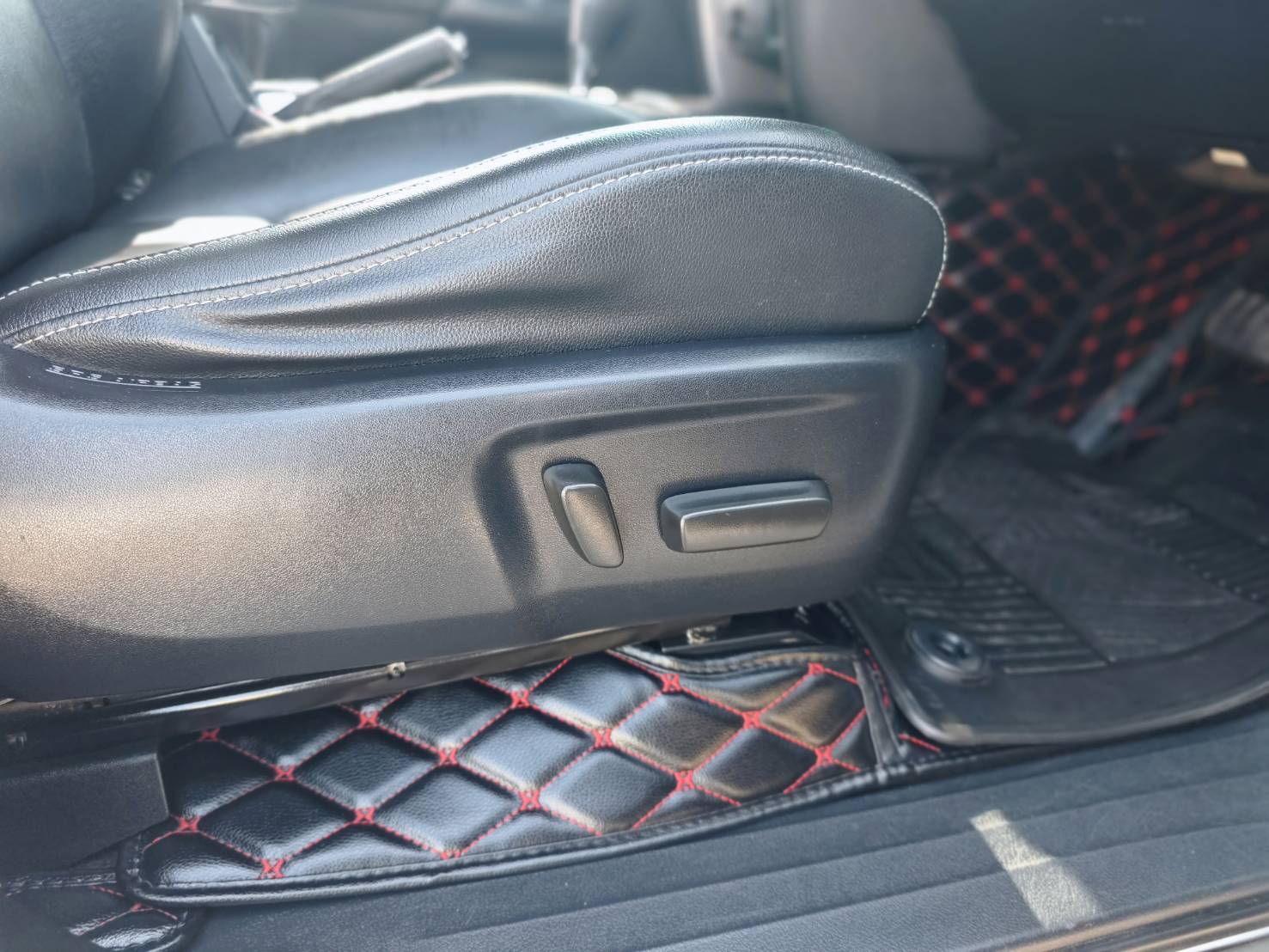 Toyota Fortuner 2.4 V SUV AT 2020