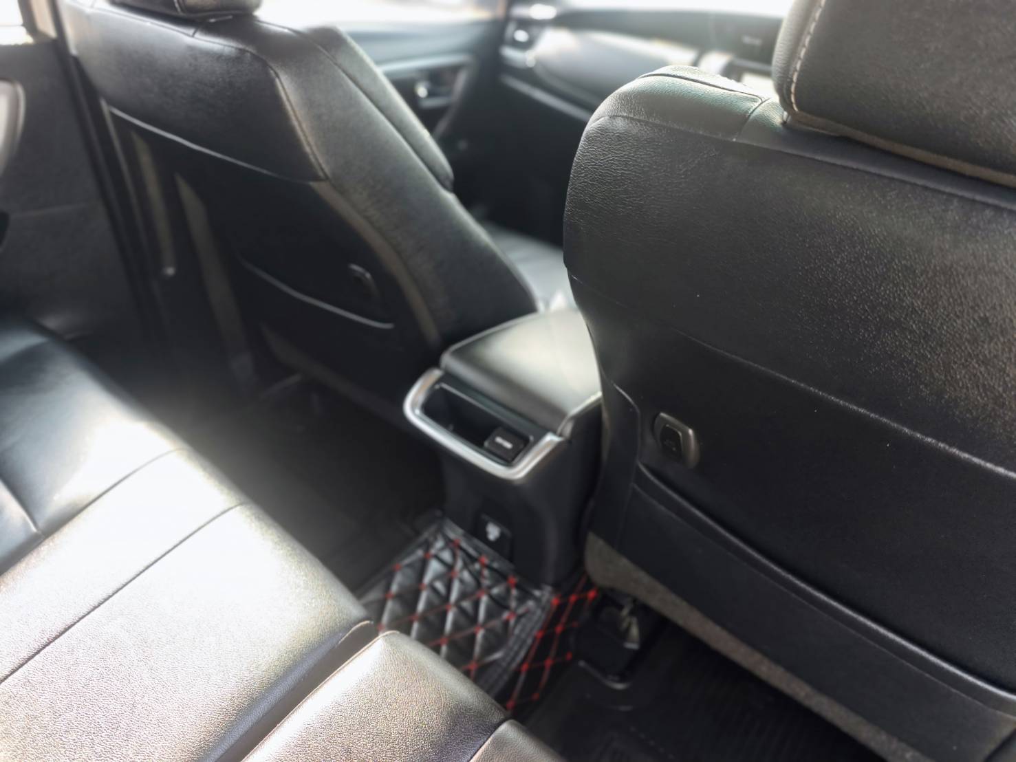 Toyota Fortuner 2.4 V SUV AT 2020