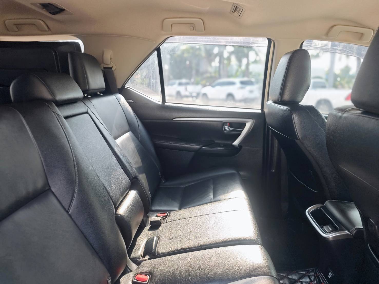 Toyota Fortuner 2.4 V SUV AT 2020