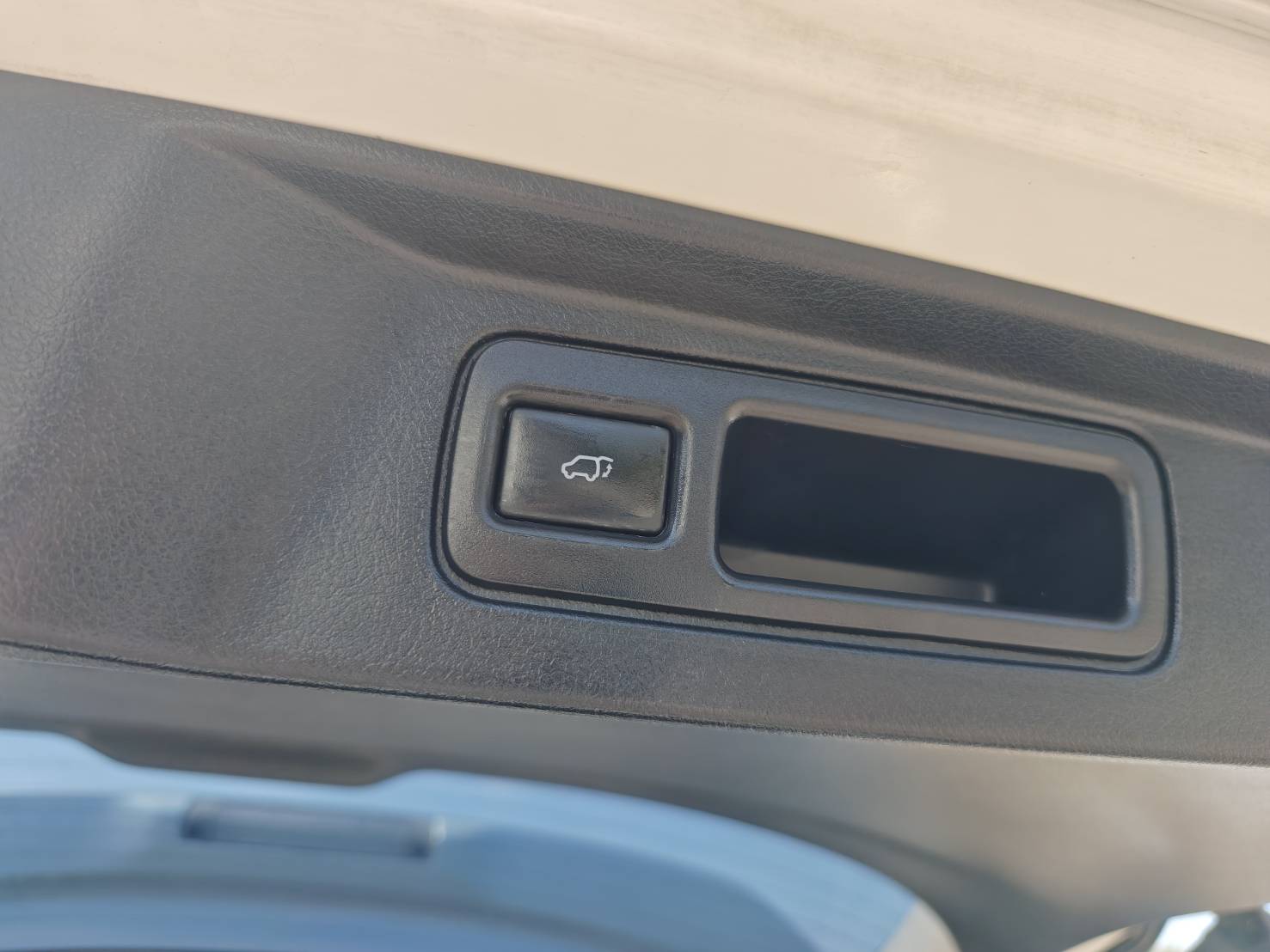 Toyota Fortuner 2.4 V SUV AT 2020