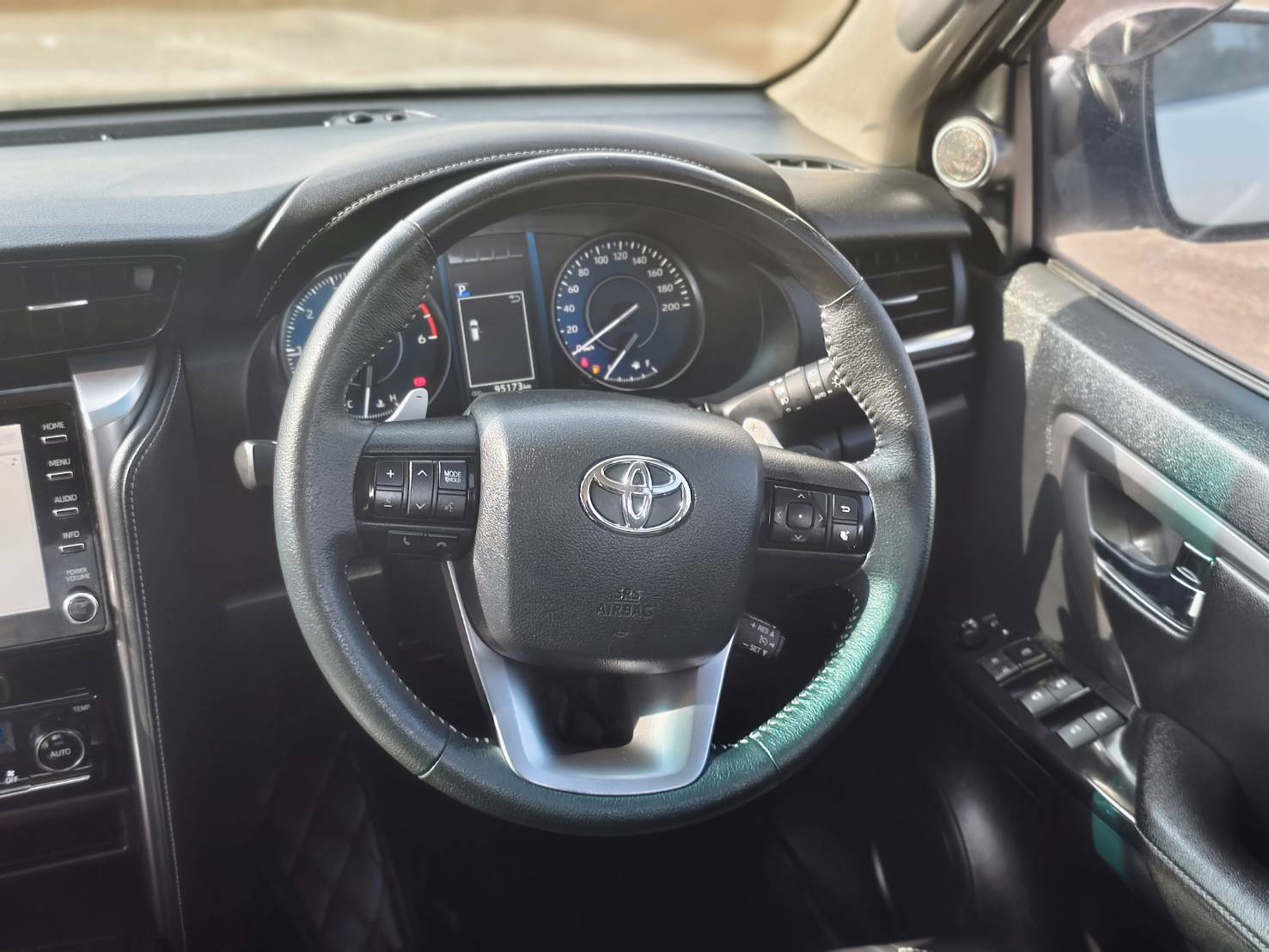 Toyota Fortuner 2.4 V SUV AT 2020