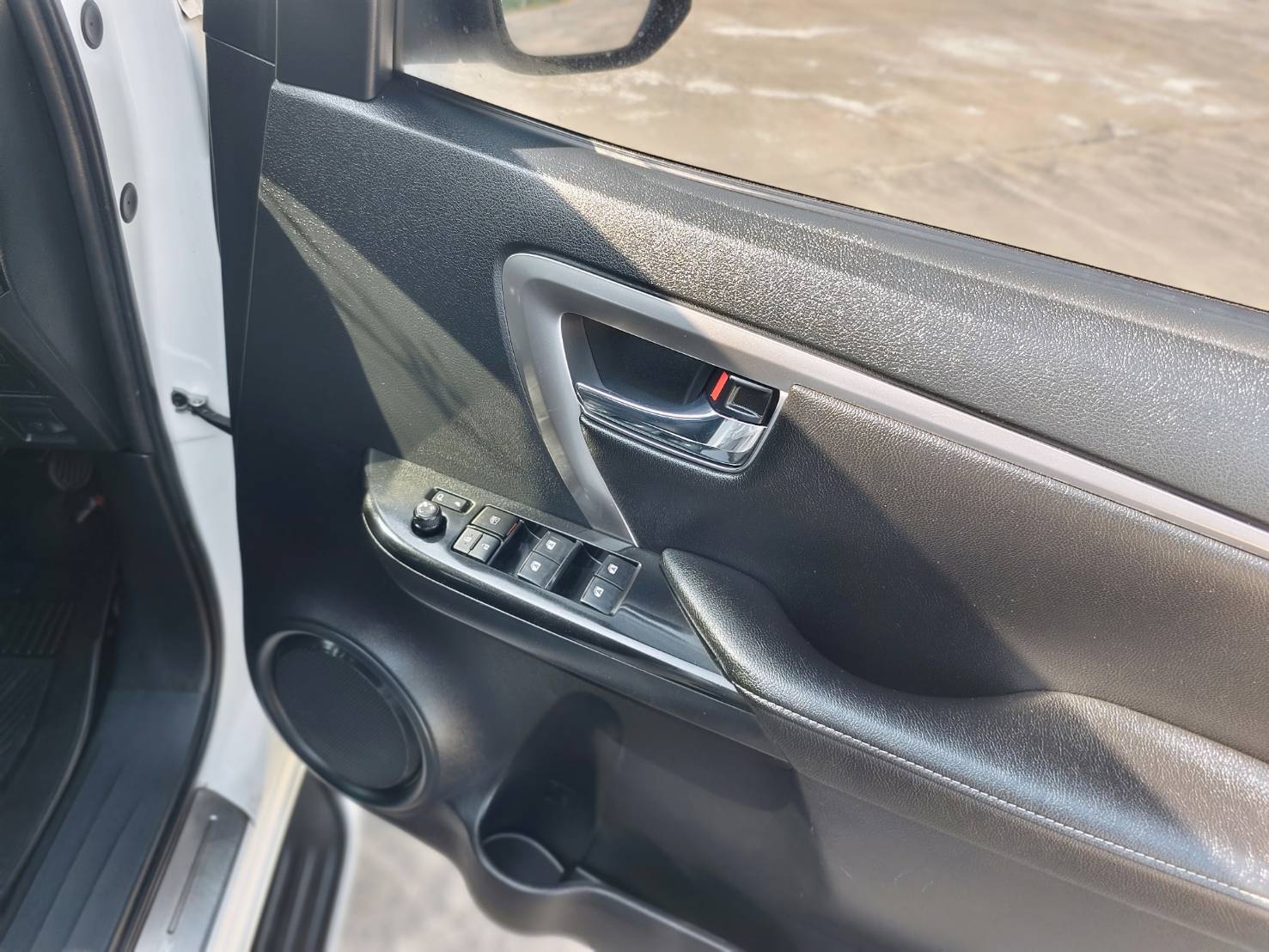 Toyota Fortuner 2.4 V SUV AT 2020