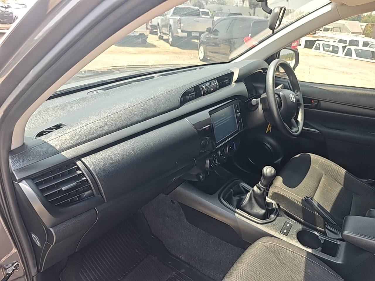 Toyota Hilux Revo Double Cab 2.4 Entry Z Edition MT 2023