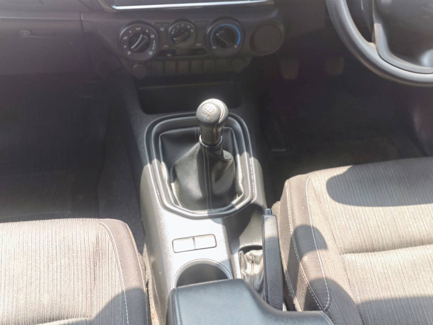 Toyota Hilux Revo Double Cab 2.4 Entry Z Edition MT 2023