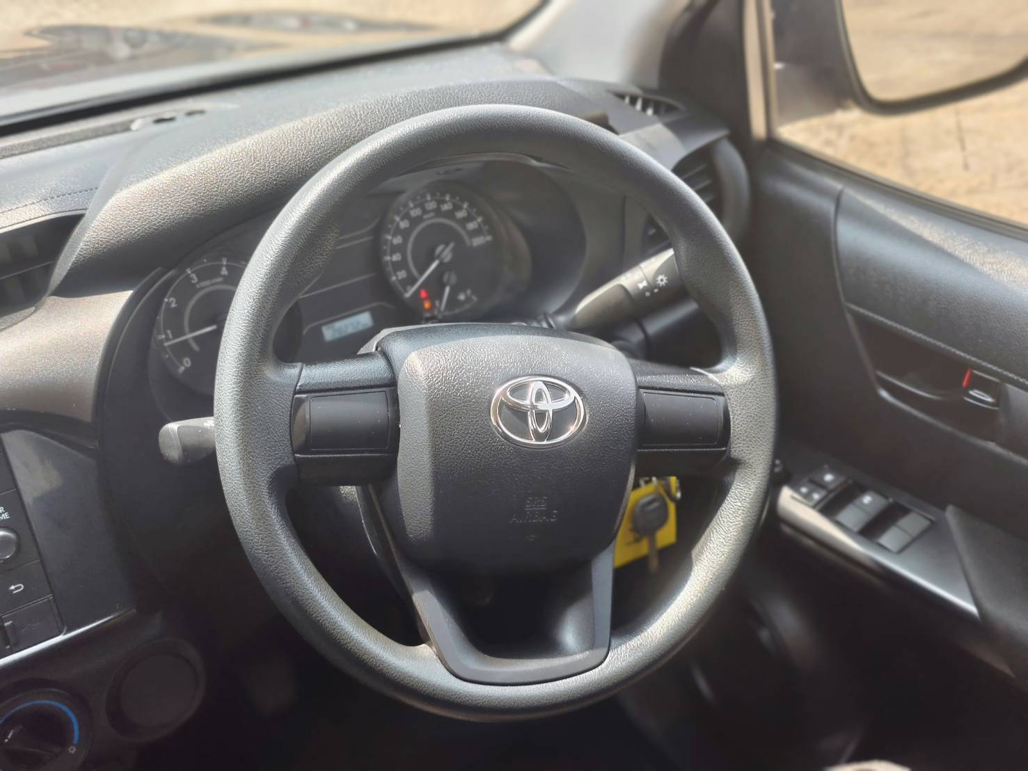 Toyota Hilux Revo Double Cab 2.4 Entry Z Edition MT 2023