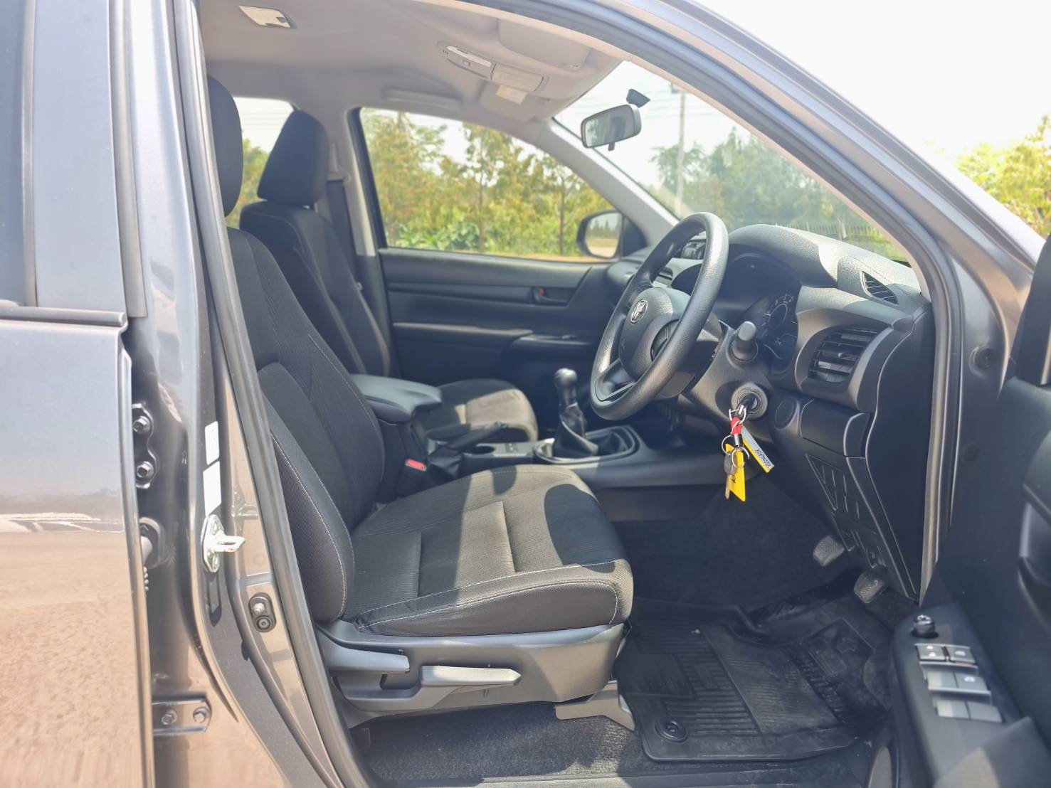 Toyota Hilux Revo Double Cab 2.4 Entry Z Edition MT 2023