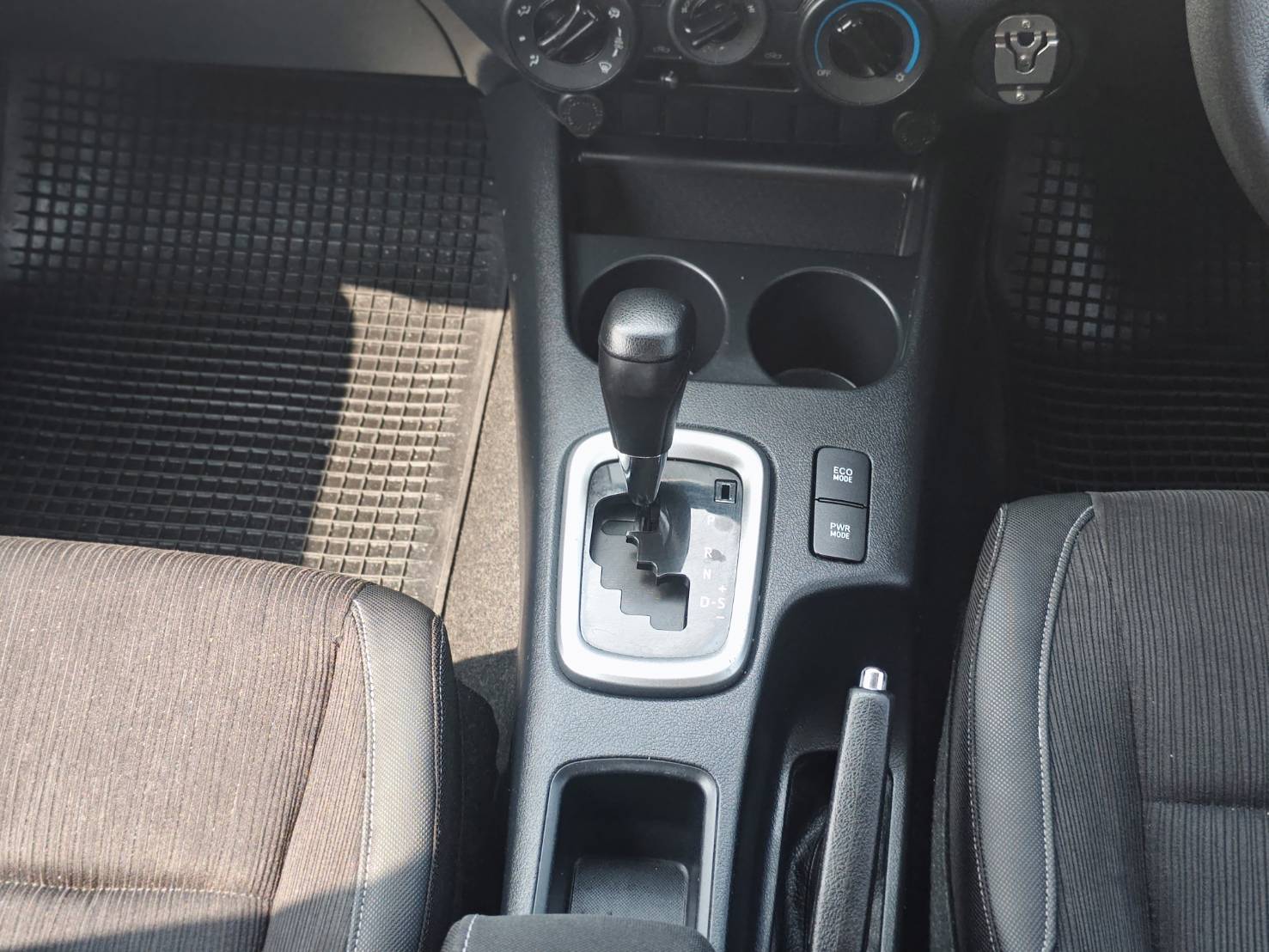 Toyota Hilux Revo Double Cab 2.4 Entry Prerunner AT 2020