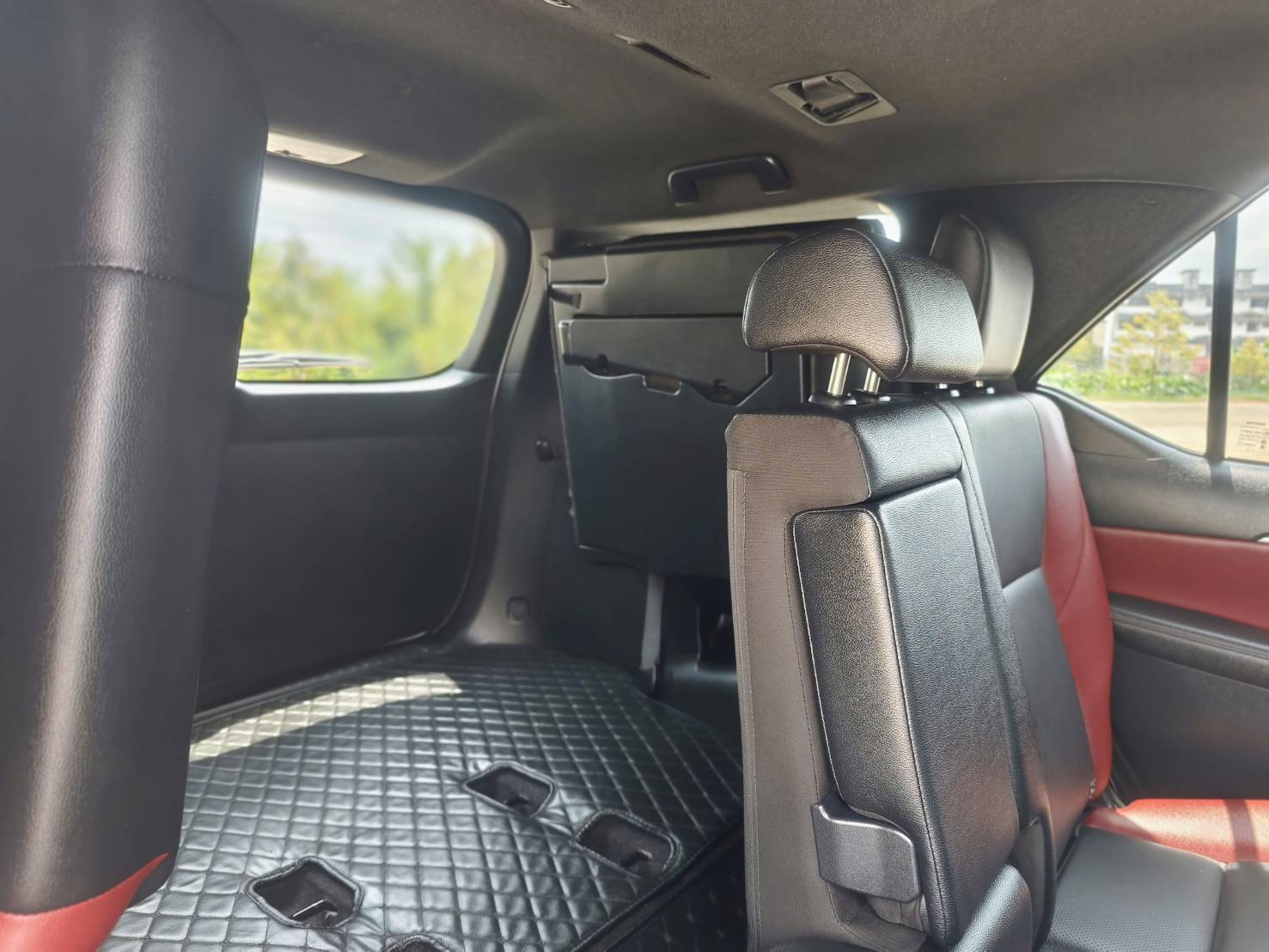 Toyota Fortuner 2.4 Leader SUV AT 2022